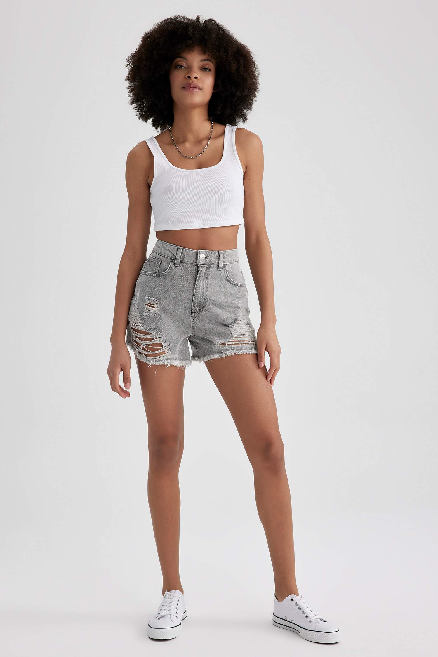 Mom Fit Normal Waist Cropped-Tip Denim Shorts