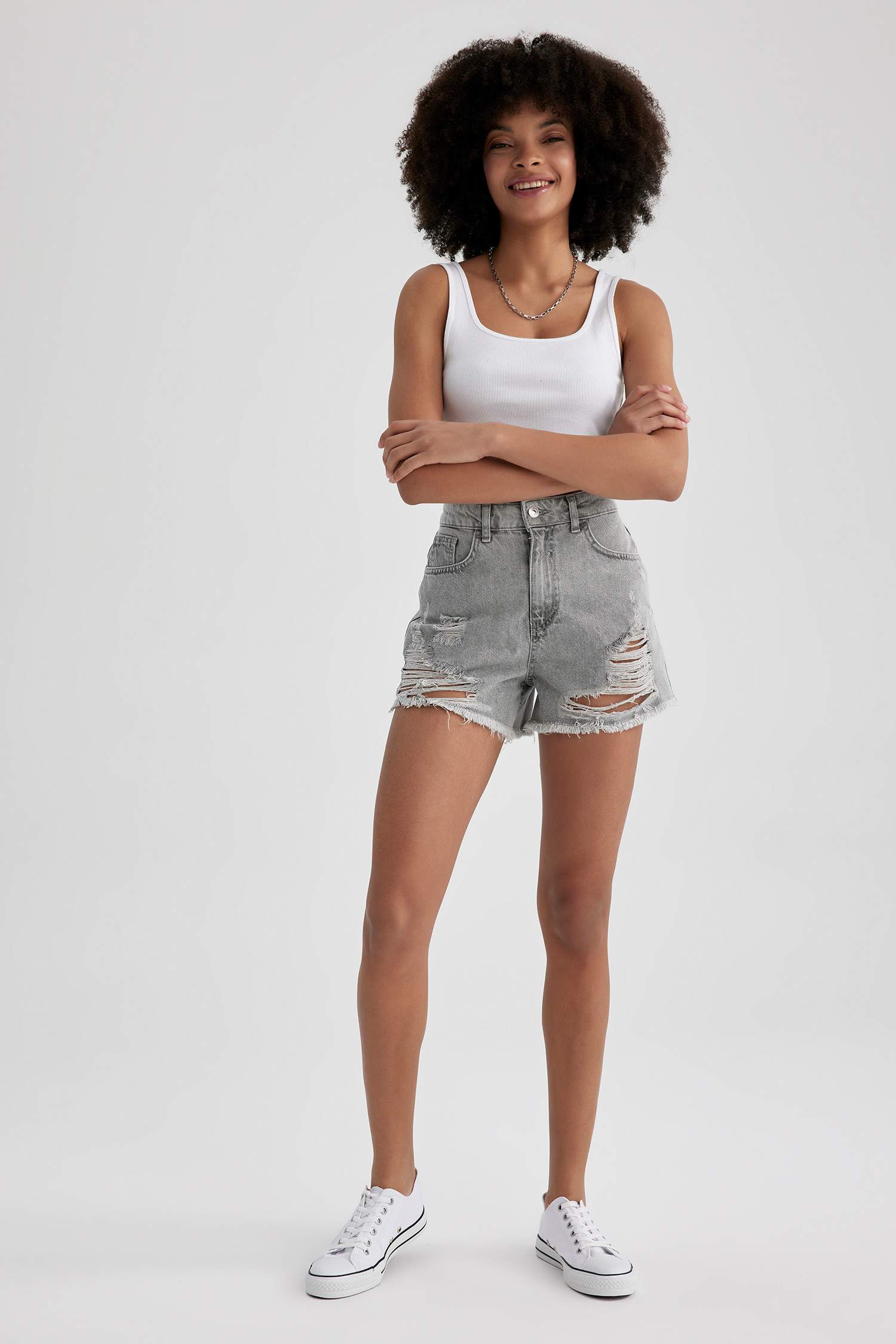Mom Fit Normal Waist Cropped-Tip Denim Shorts