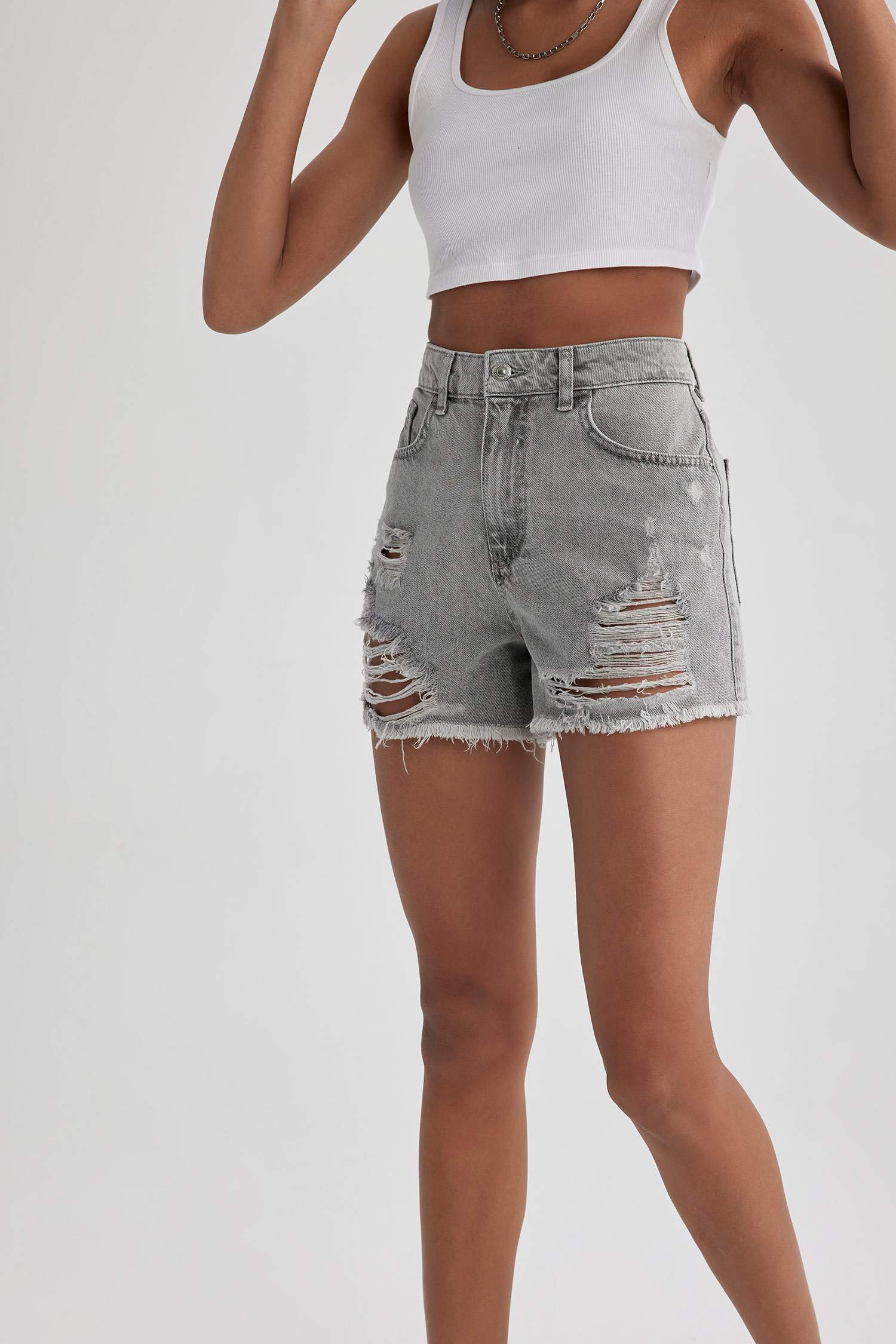 Mom Fit Normal Waist Cropped-Tip Denim Shorts