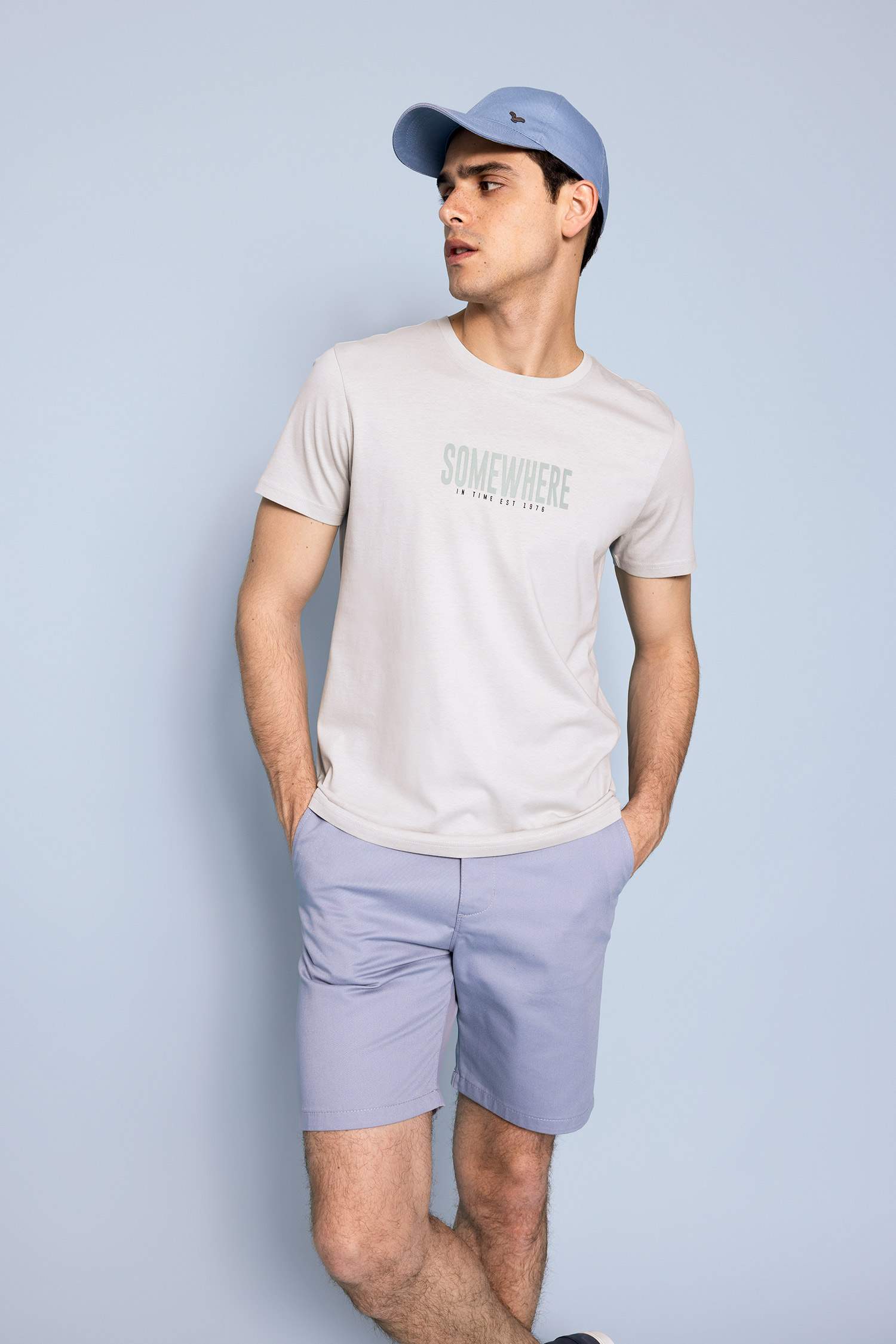 дөңгелек жаға минималл Қысқа жеңді футболка