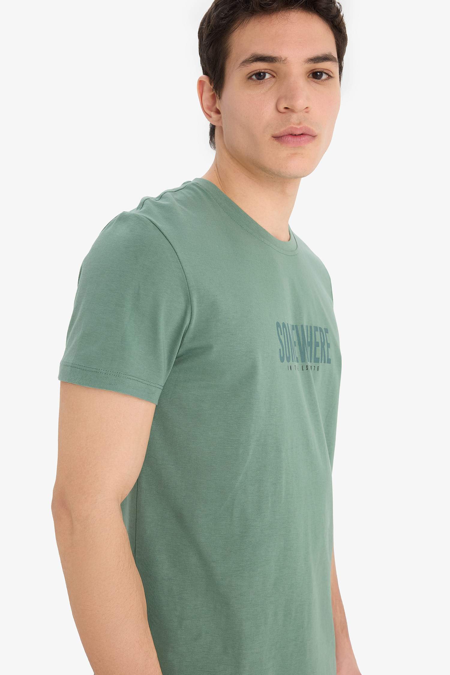 تيشيرت نص ردن سليم فيت بياخة مستديرة