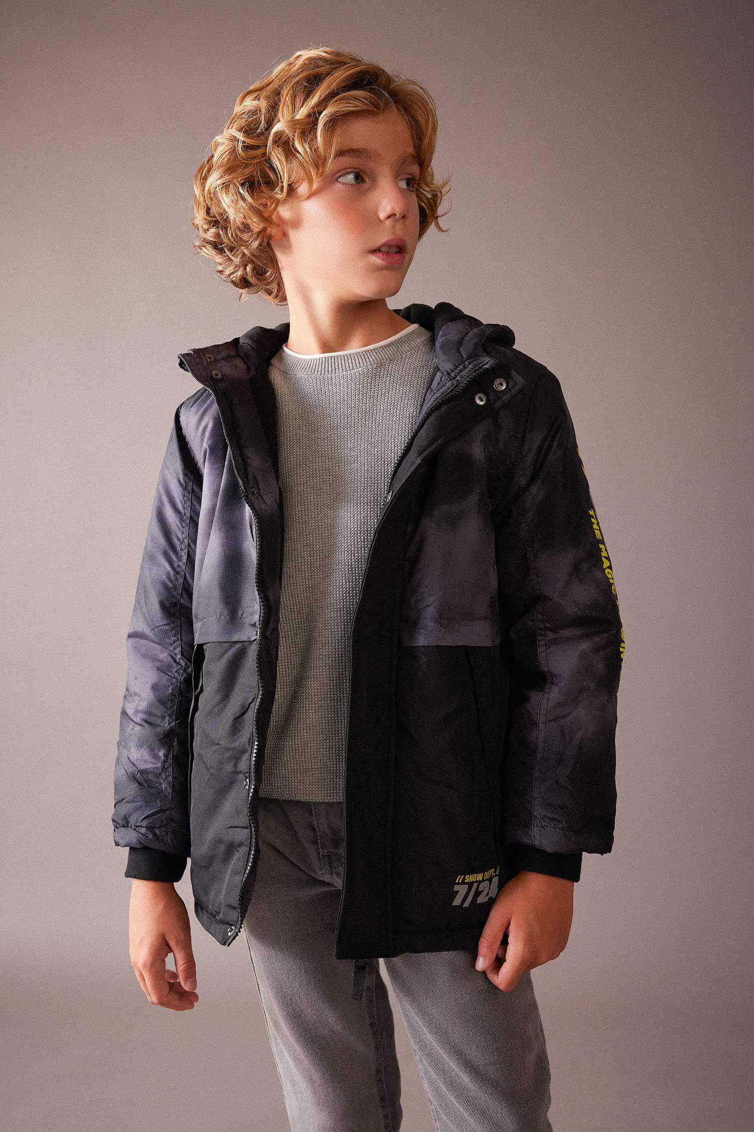 جاكيت ولادي بغطاء للرأس ببطانة صوفية