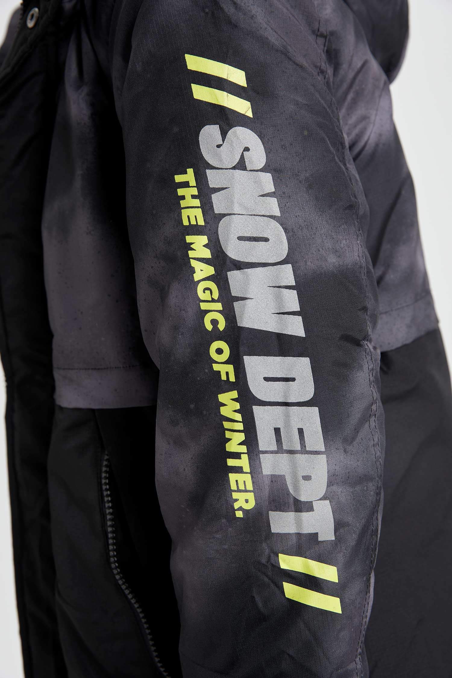 جاكيت ولادي بغطاء للرأس ببطانة صوفية