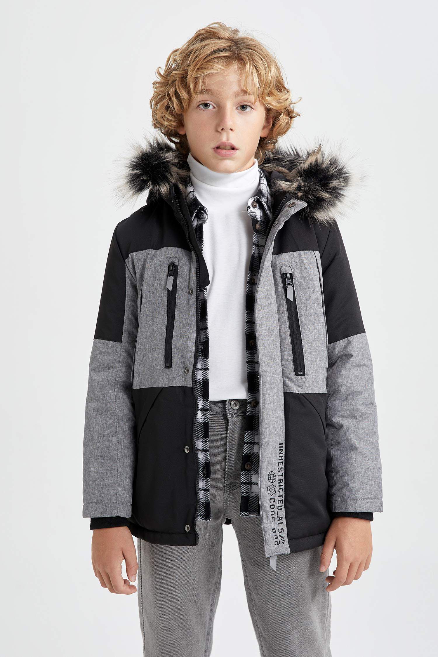 Erkek Çocuk Su İtici Kapüşonlu Çıkarılabilir Suni Kürk Polar Astarlı Şişme Kaban