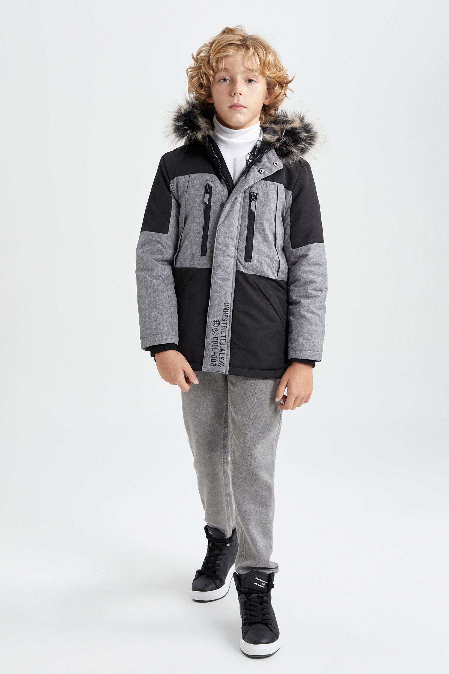 Erkek Çocuk Su İtici Kapüşonlu Çıkarılabilir Suni Kürk Polar Astarlı Şişme Kaban