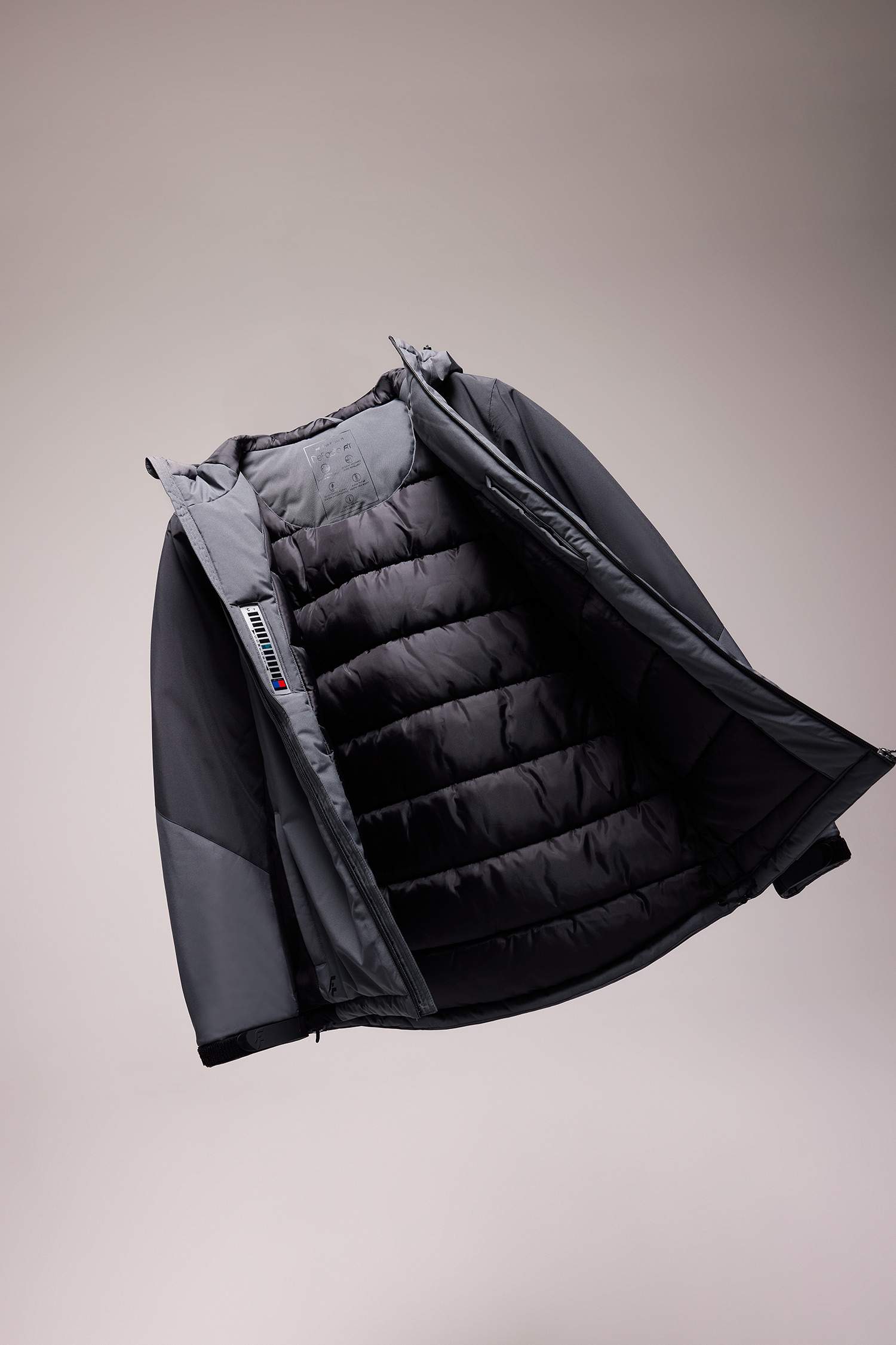 Termometreli Su İtici Rüzgar Geçirmez Slim Fit Dar Kesim Kapüşonlu Fermuarlı Mont