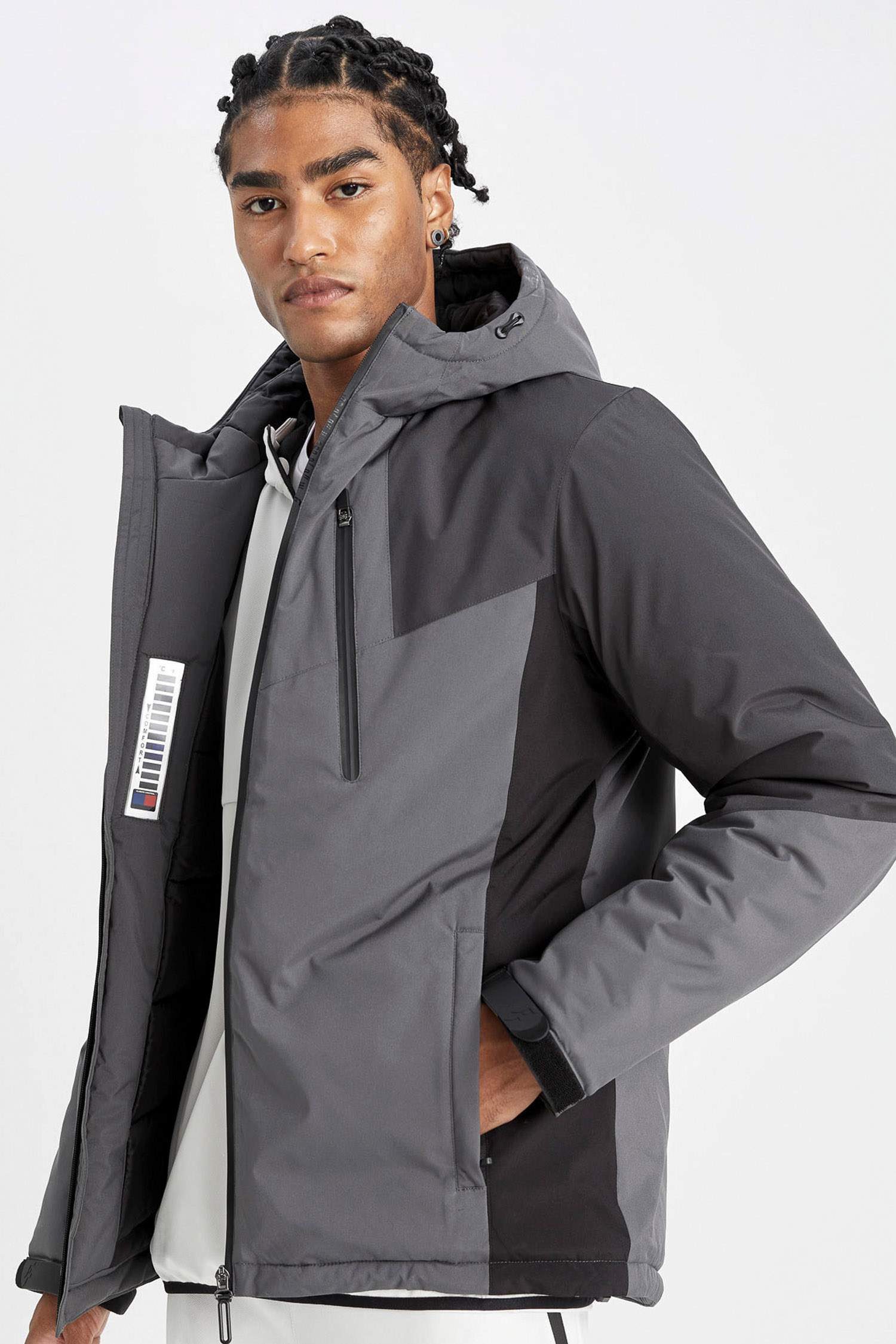 Termometreli Su İtici Rüzgar Geçirmez Slim Fit Dar Kesim Kapüşonlu Fermuarlı Mont