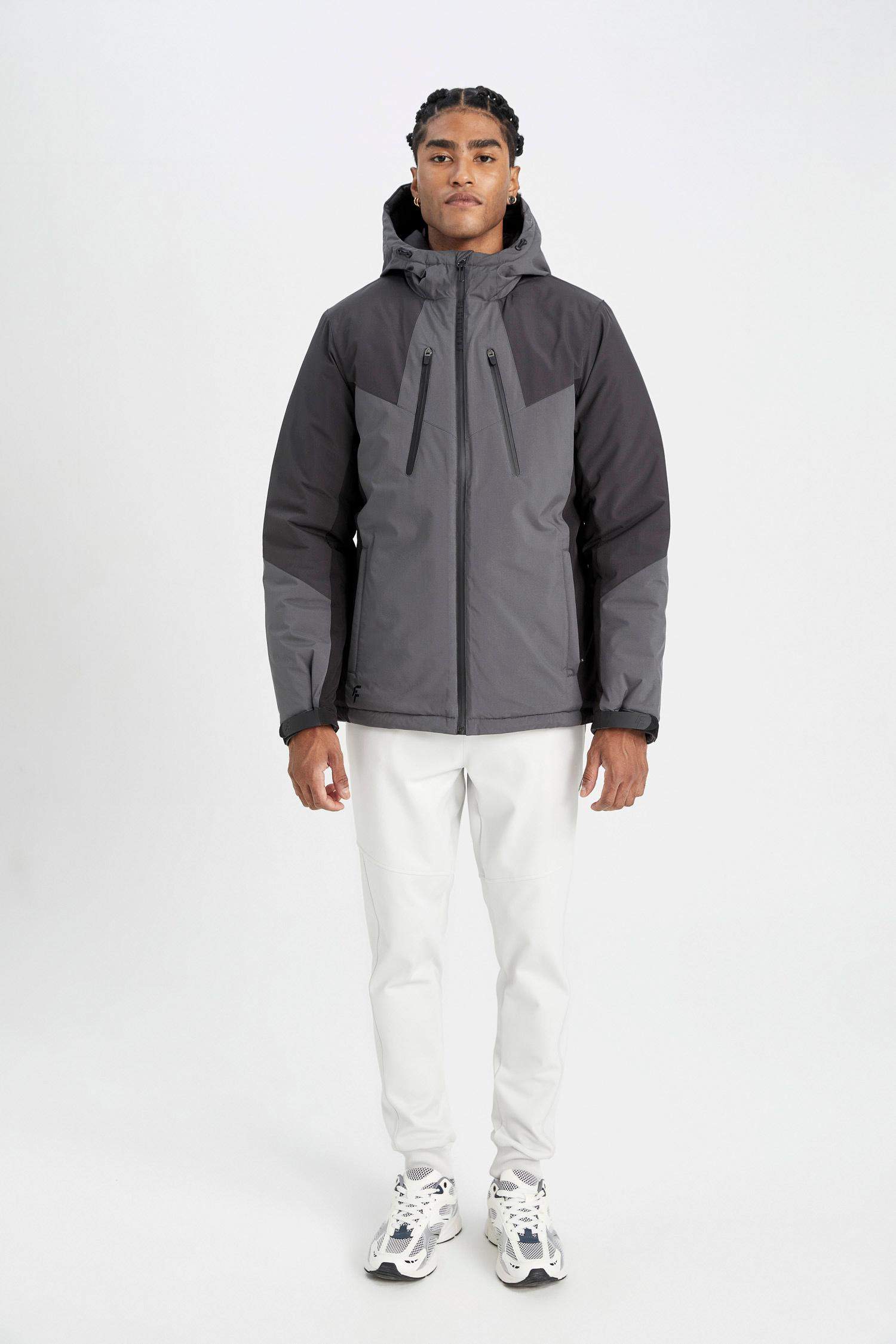 Termometreli Su İtici Rüzgar Geçirmez Slim Fit Dar Kesim Kapüşonlu Fermuarlı Mont