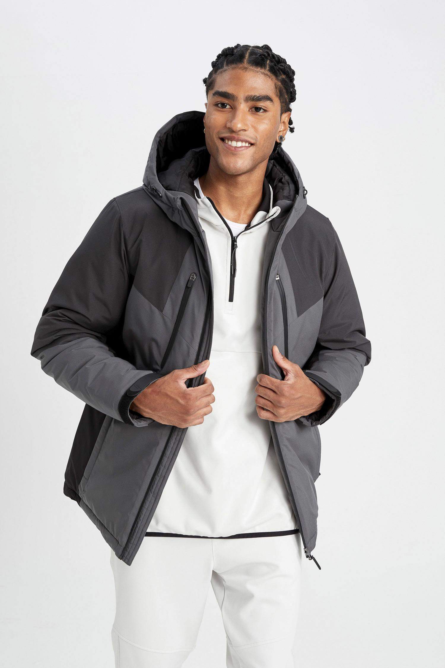 Termometreli Su İtici Rüzgar Geçirmez Slim Fit Dar Kesim Kapüşonlu Fermuarlı Mont