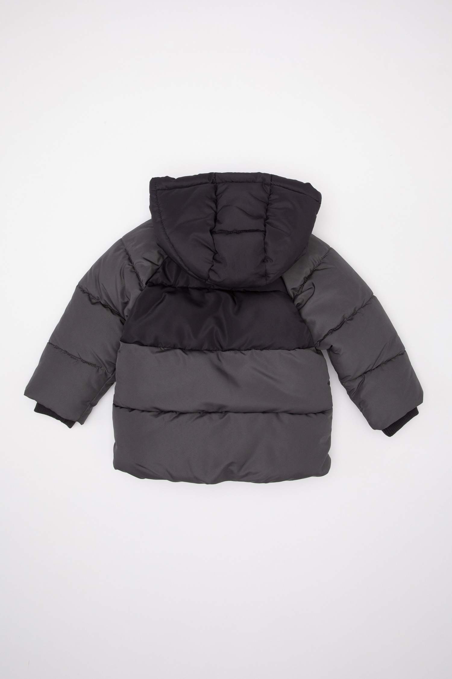 Erkek Bebek Kapüşonlu Su Geçirmez Blok Renk Desenli Ribana Kollu Polar Astarlı Fermuarlı Cepli Şişme Mont