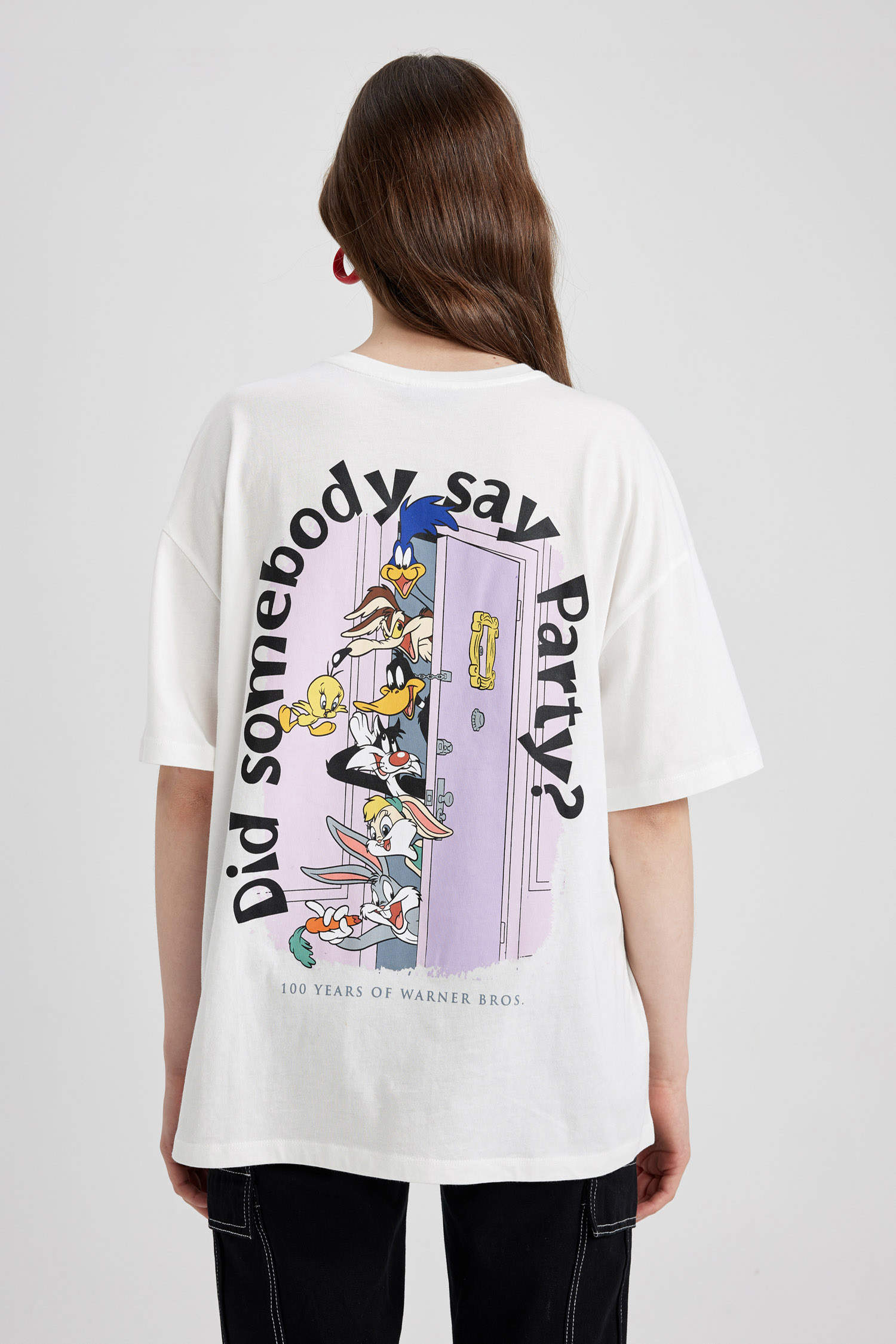 upassende Playful Forskellige White Woman Coool Warner Bros. 100th Anniversary Oversize Fit Printed Short  Sleeve T-Shirt 2785498 | DeFacto