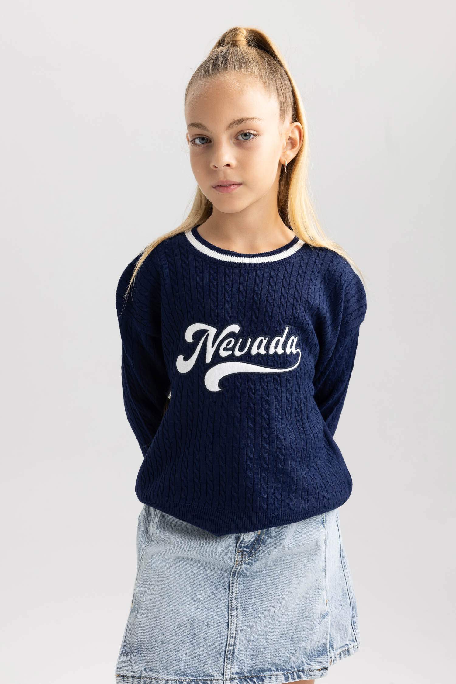 Свитер стандартного кроя с круглым вырезом для девочек