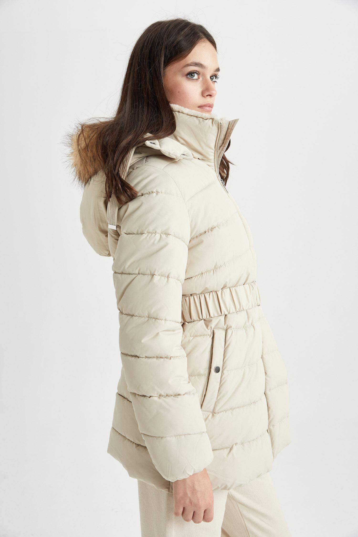 Su İtici Puffer Şişme Mont Rüzgar Geçirmez Kapüşonlu İçi Suni Kürklü Kapitoneli Kemerli Hafif Uzun