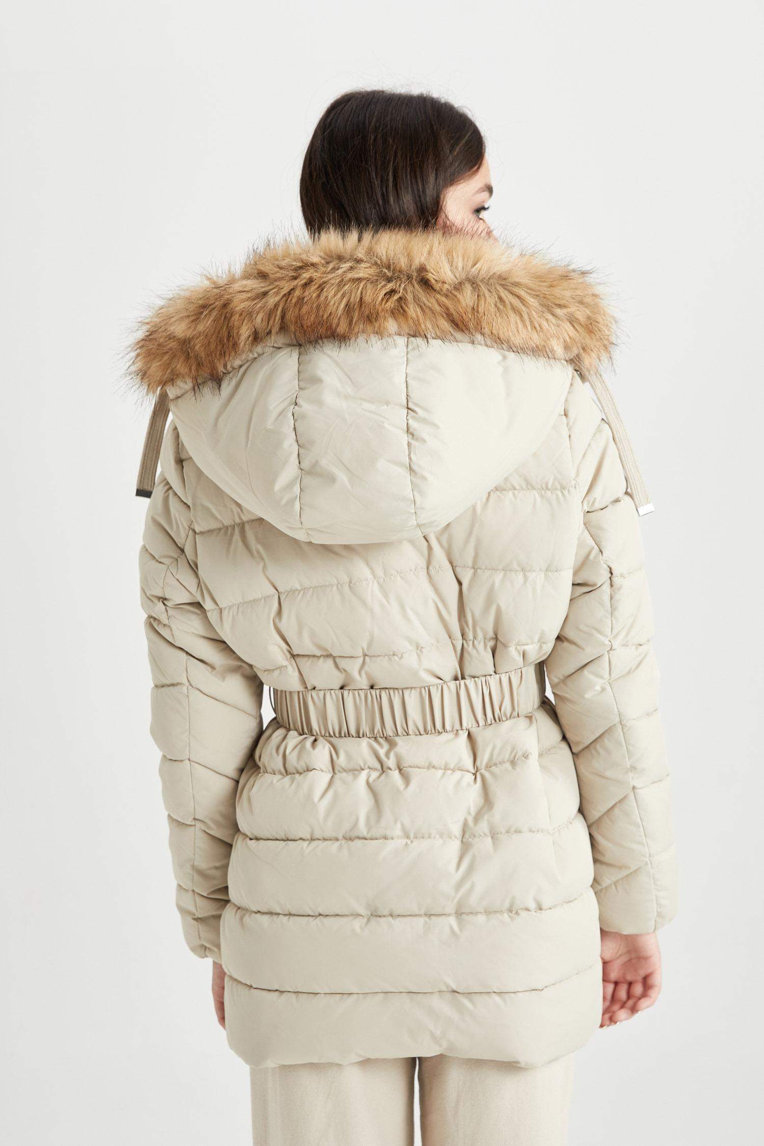 Su İtici Puffer Şişme Mont Rüzgar Geçirmez Kapüşonlu İçi Suni Kürklü Kapitoneli Kemerli Hafif Uzun