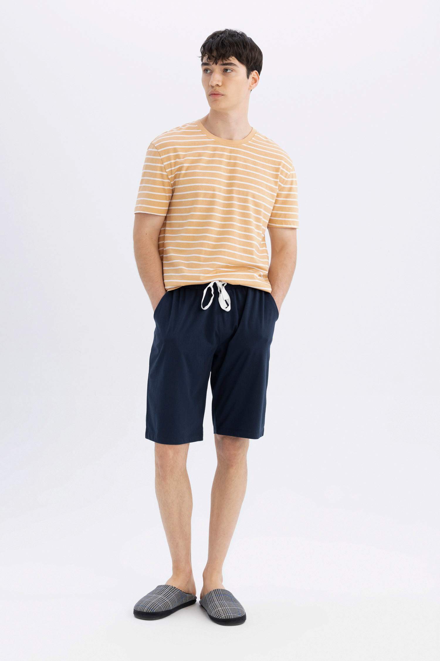 سيت بيجاما مخطط قصة عادية نص كم - قطعتين