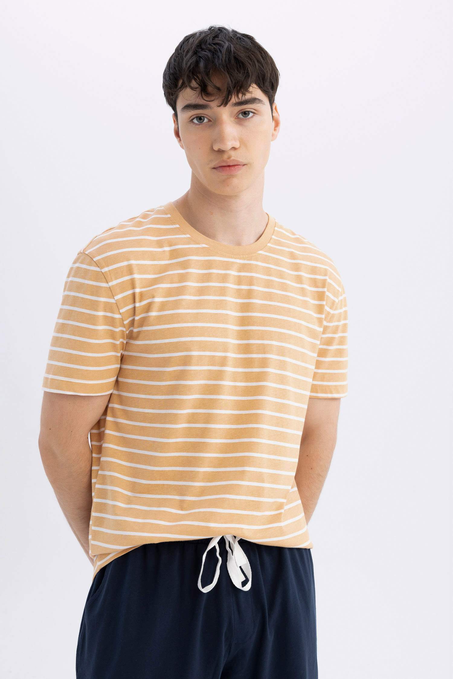 سيت بيجاما مخطط قصة عادية نص كم - قطعتين