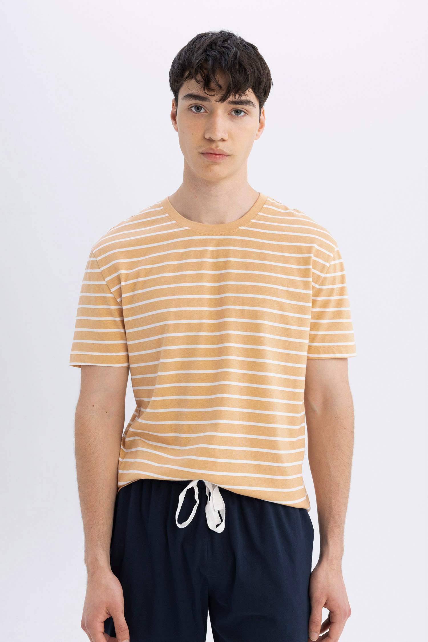 سيت بيجاما مخطط قصة عادية نص كم - قطعتين