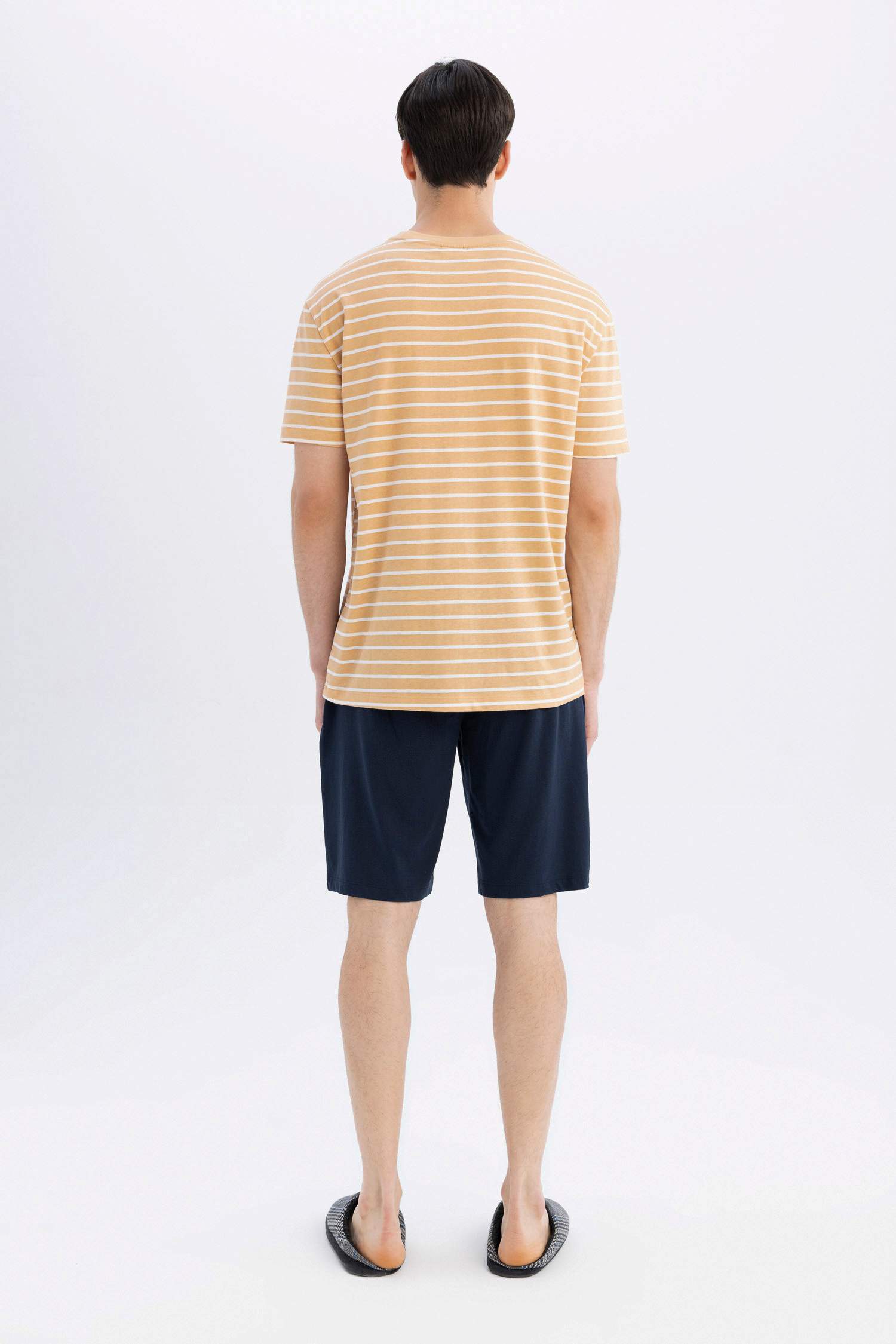 سيت بيجاما مخطط قصة عادية نص كم - قطعتين