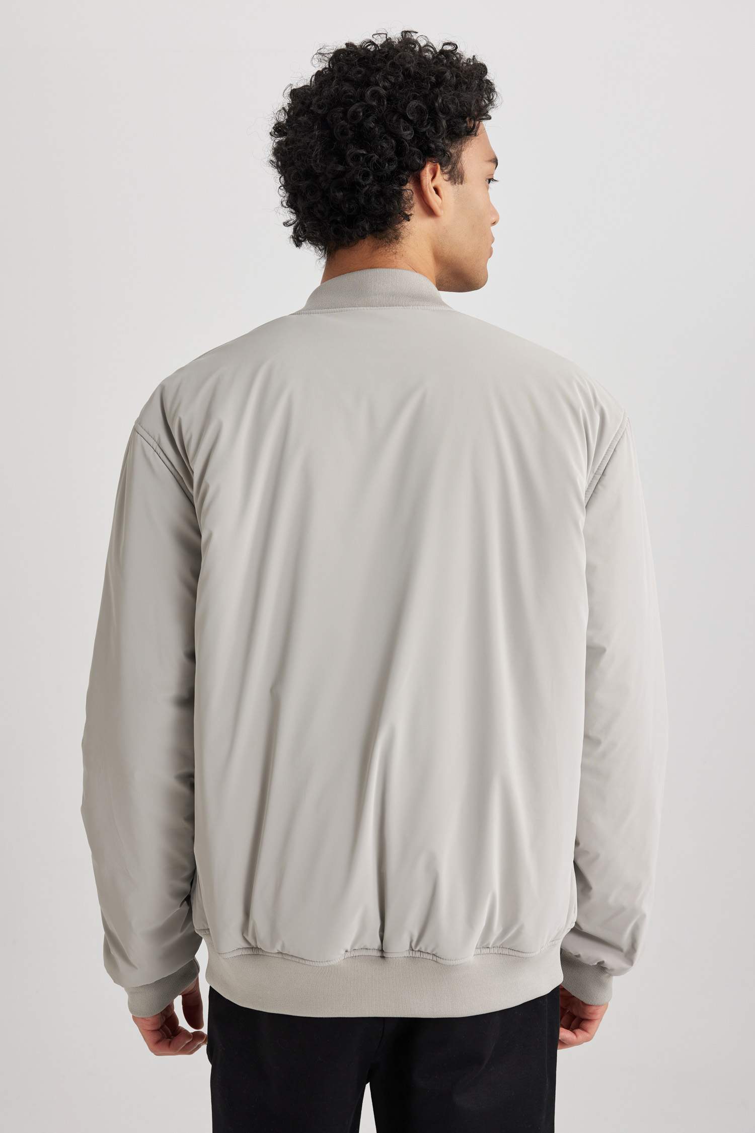 Куртка приталеного крою для чоловіків