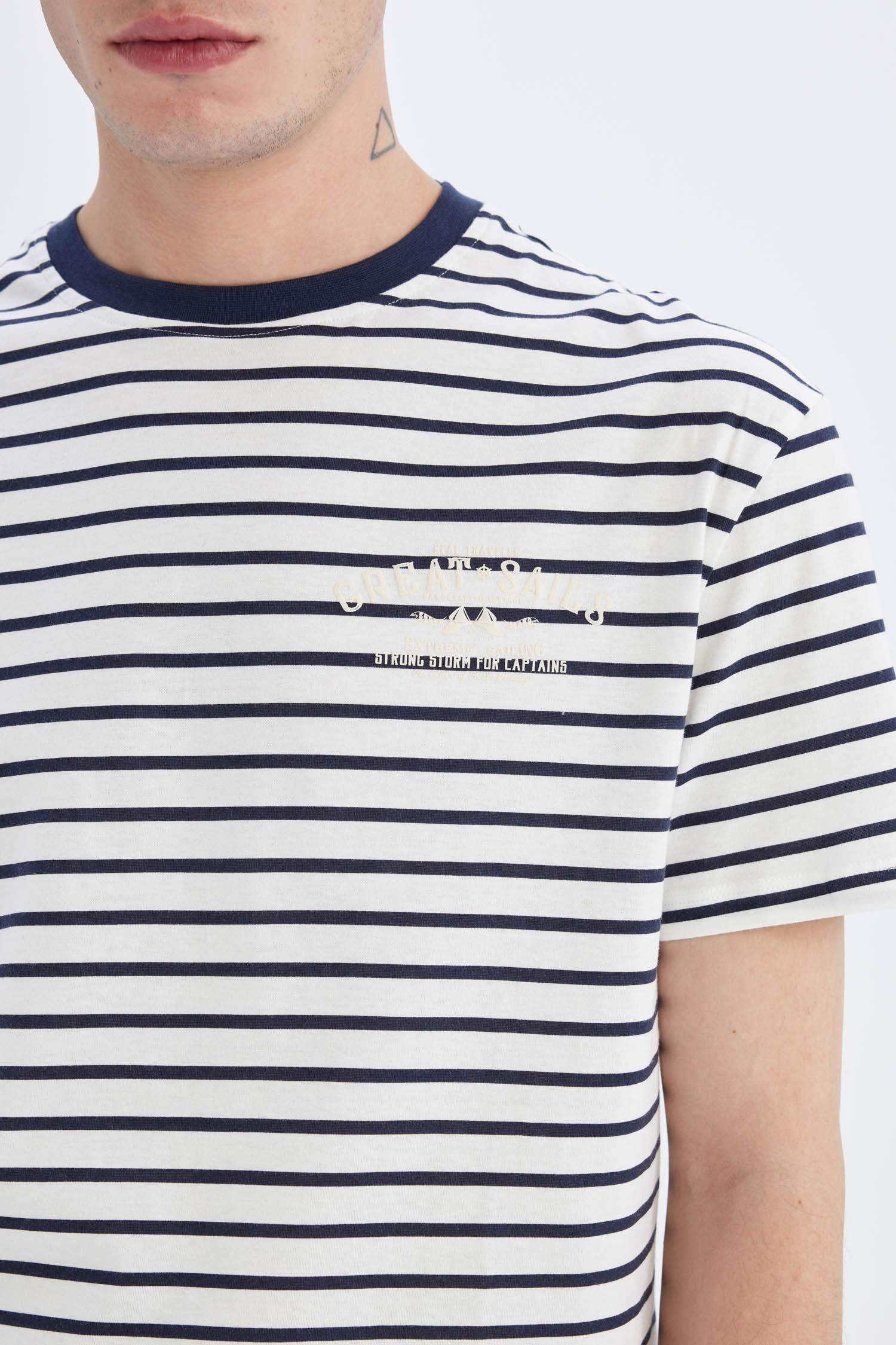 дөңгелек жаға минималл Қысқа жеңді футболка