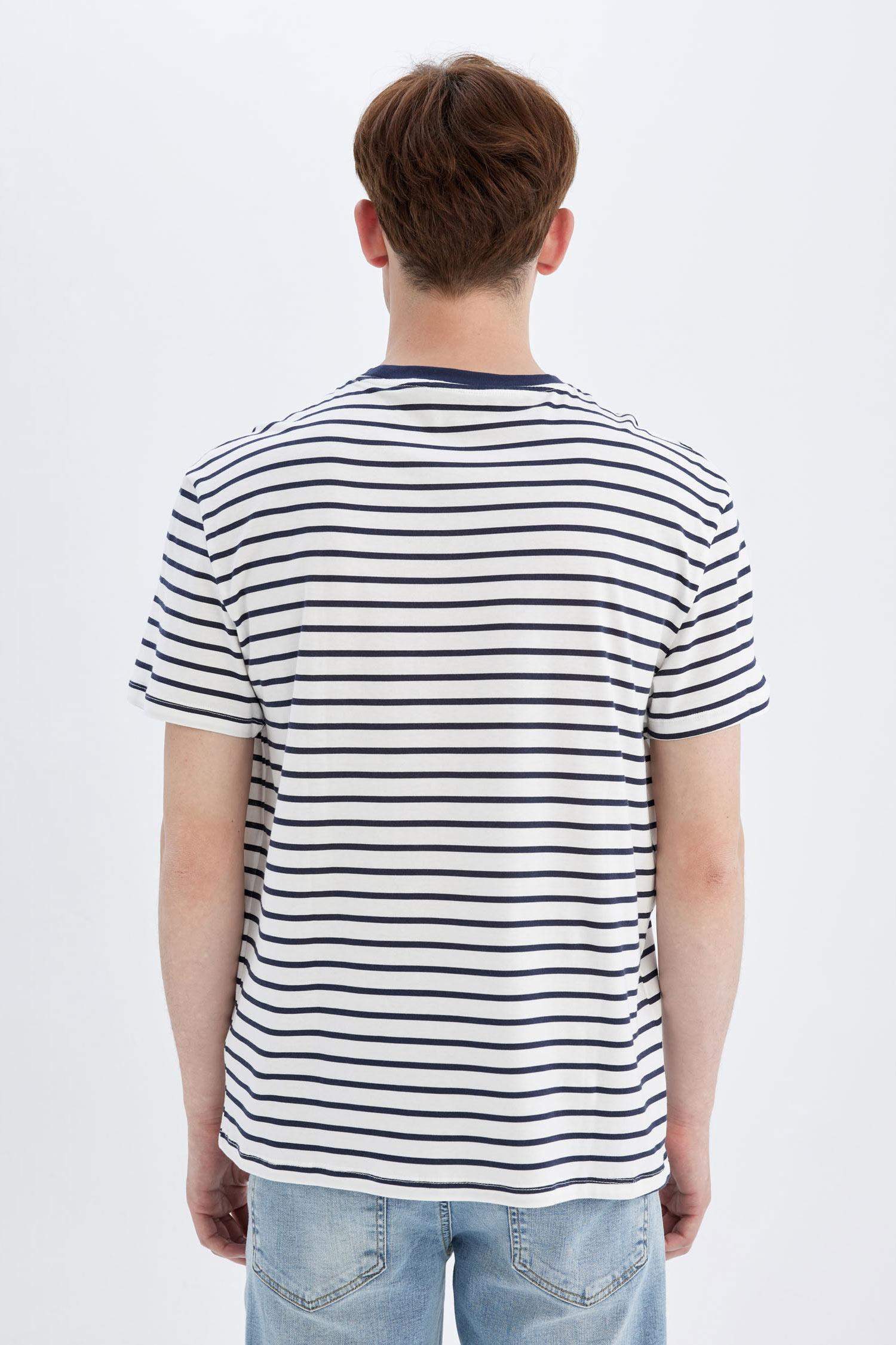 дөңгелек жаға минималл Қысқа жеңді футболка