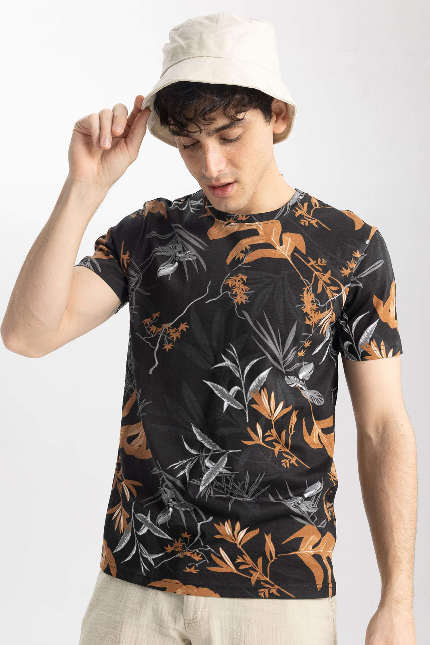 تيشيرت نص ردن سليم فيت مطبوع بياخة مستديرة