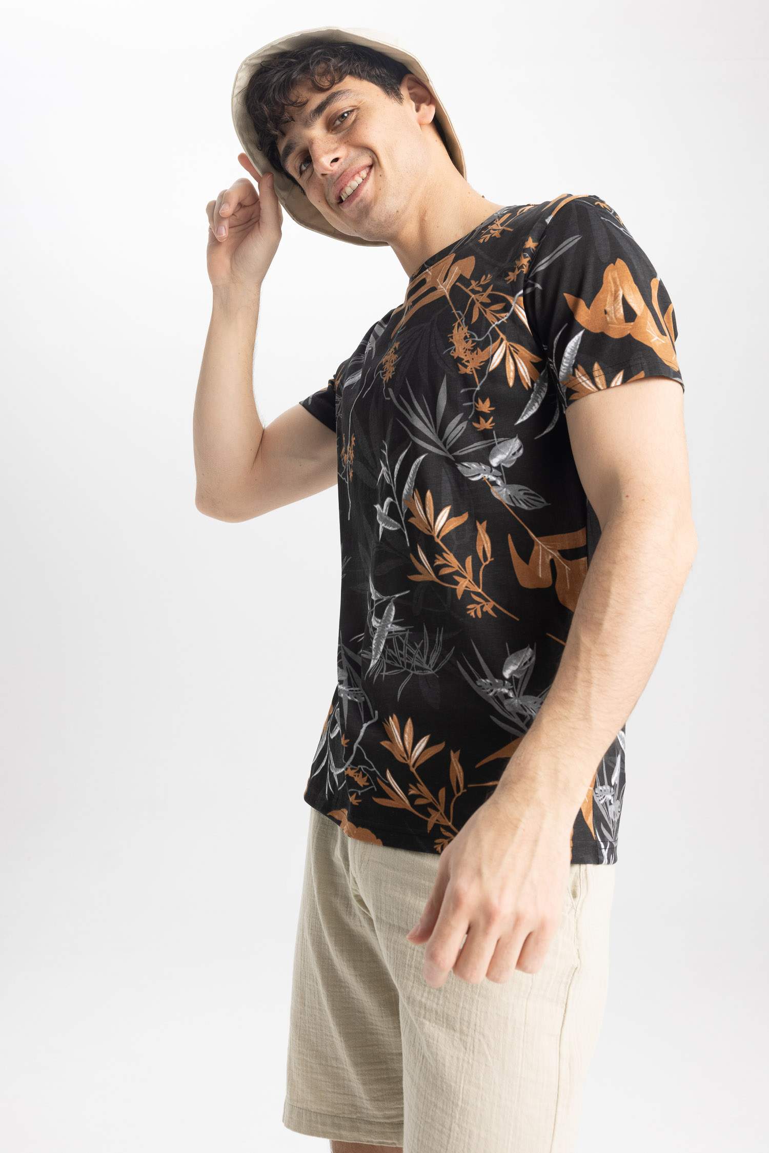 تيشيرت نص ردن سليم فيت مطبوع بياخة مستديرة