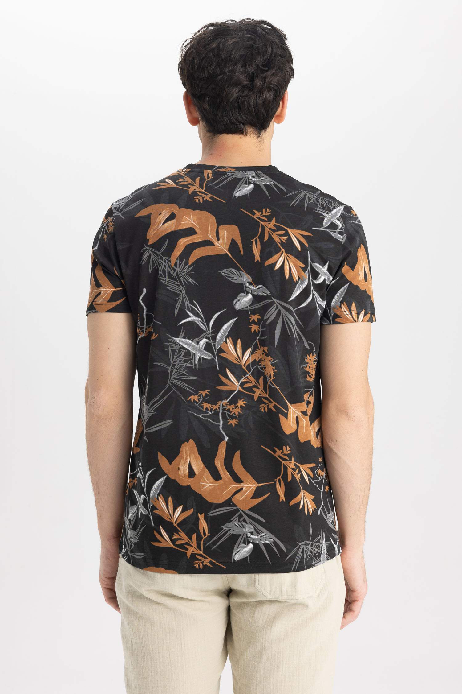 تيشيرت نص ردن سليم فيت مطبوع بياخة مستديرة