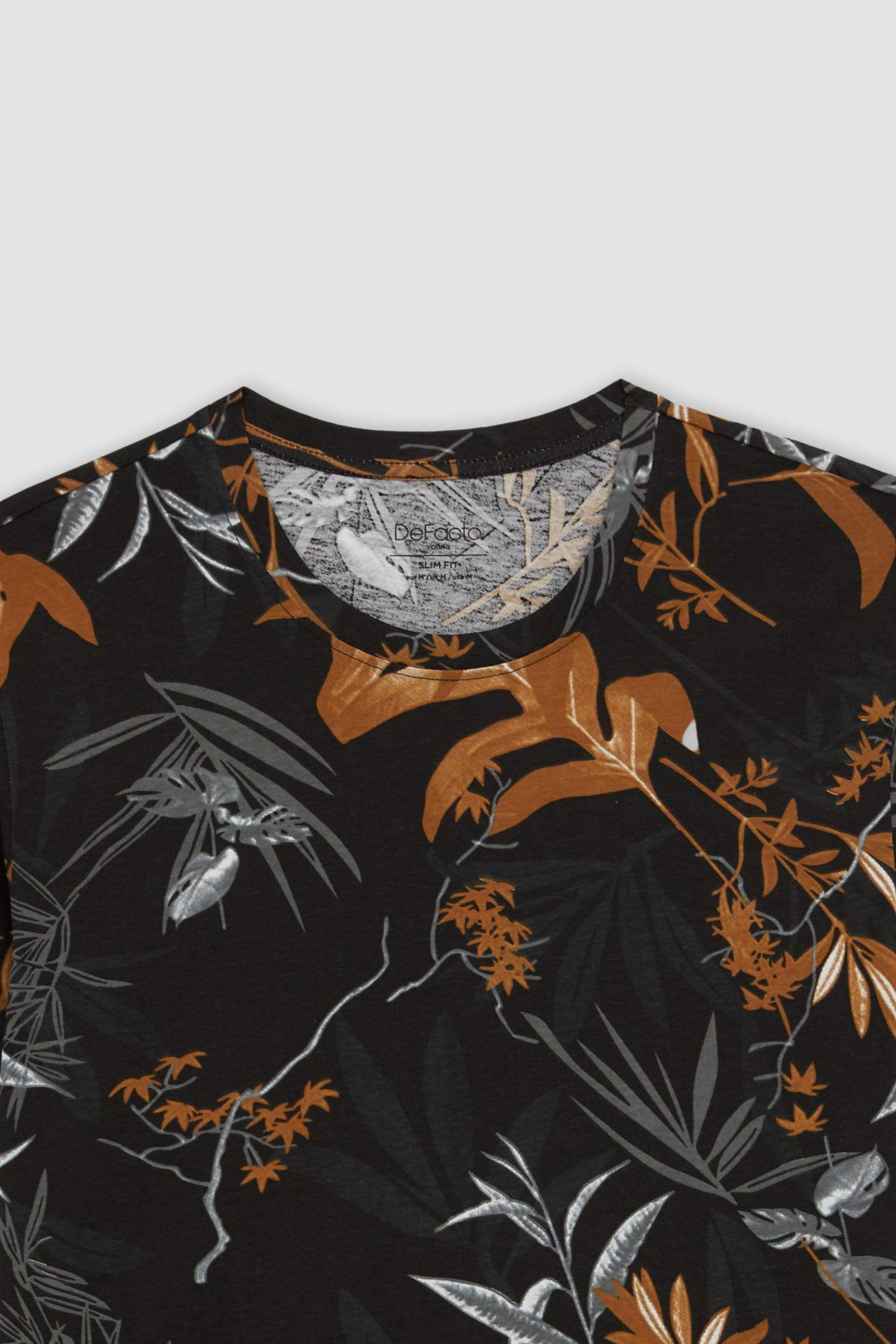 تيشيرت نص ردن سليم فيت مطبوع بياخة مستديرة