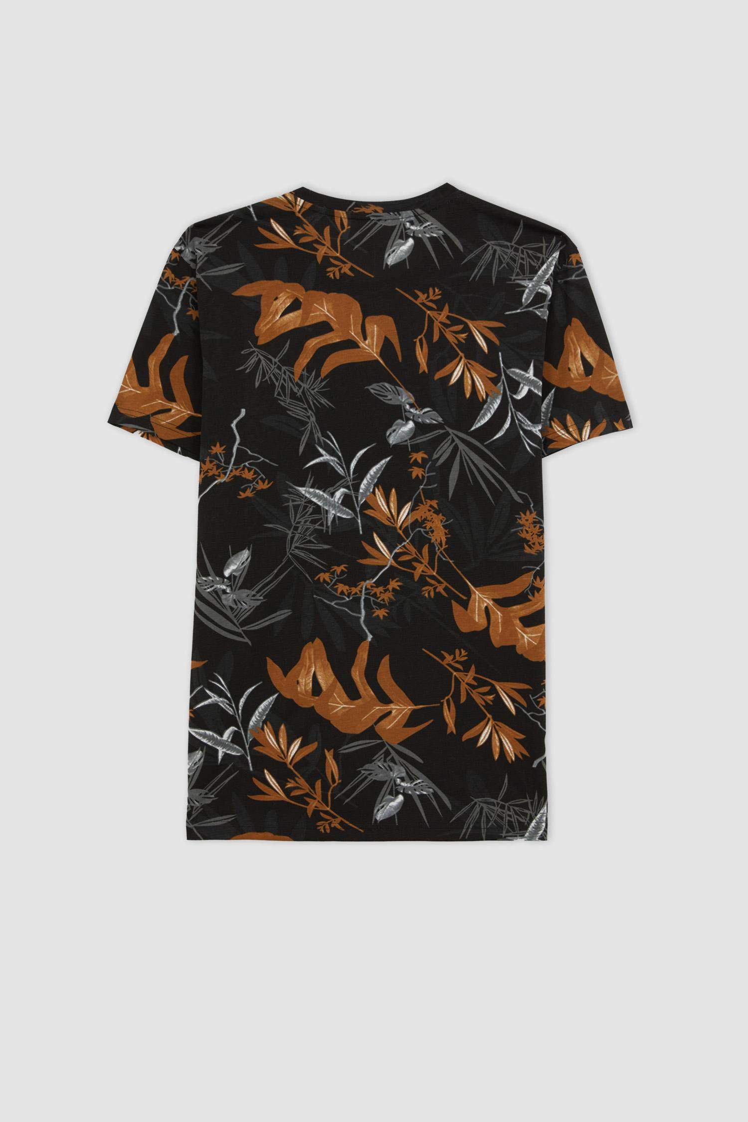 تيشيرت نص ردن سليم فيت مطبوع بياخة مستديرة