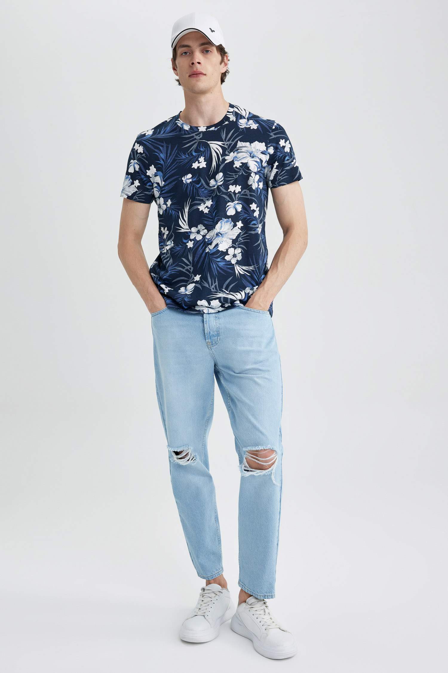 تيشيرت نص ردن سليم فيت مطبوع بياخة مستديرة