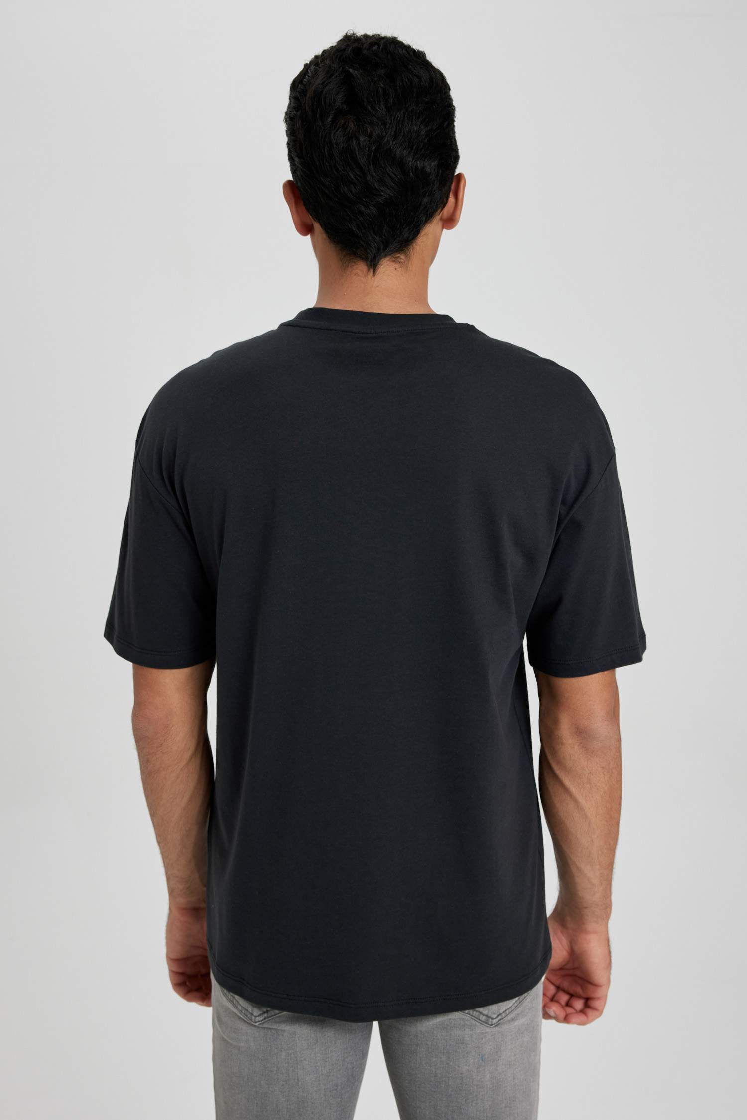 дөңгелек жаға минималл Қысқа жеңді футболка