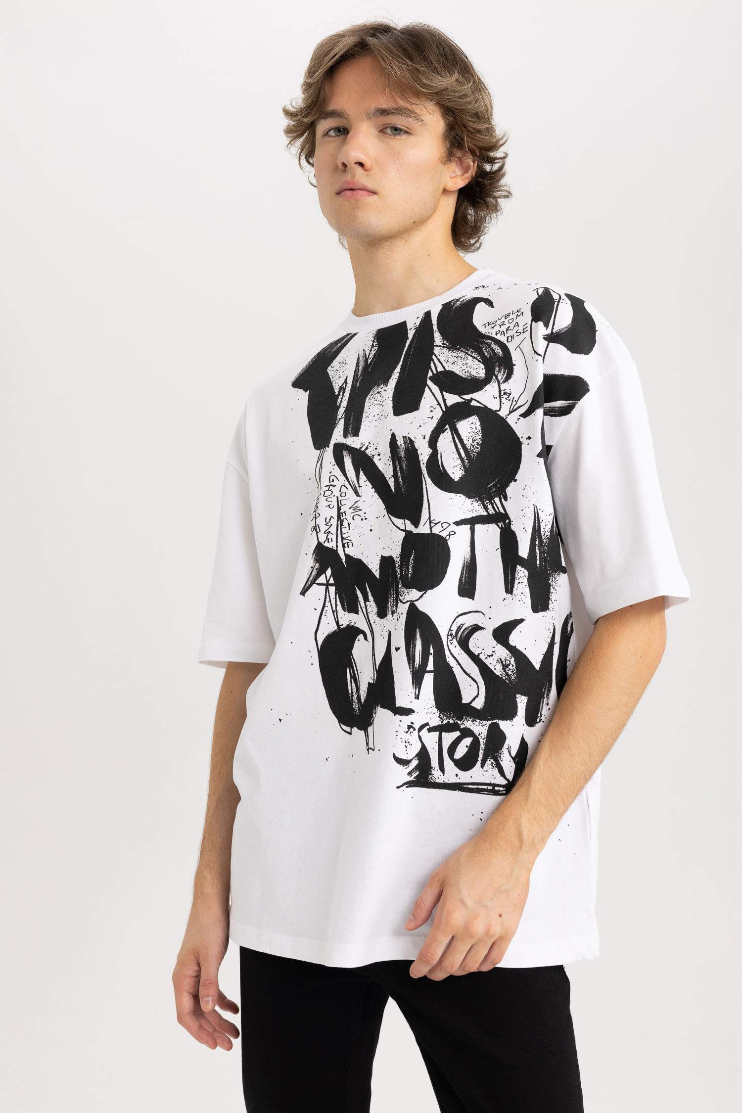 White MEN Oversize Fit Crew Neck Printed T-Shirt 2853443 | DeFacto