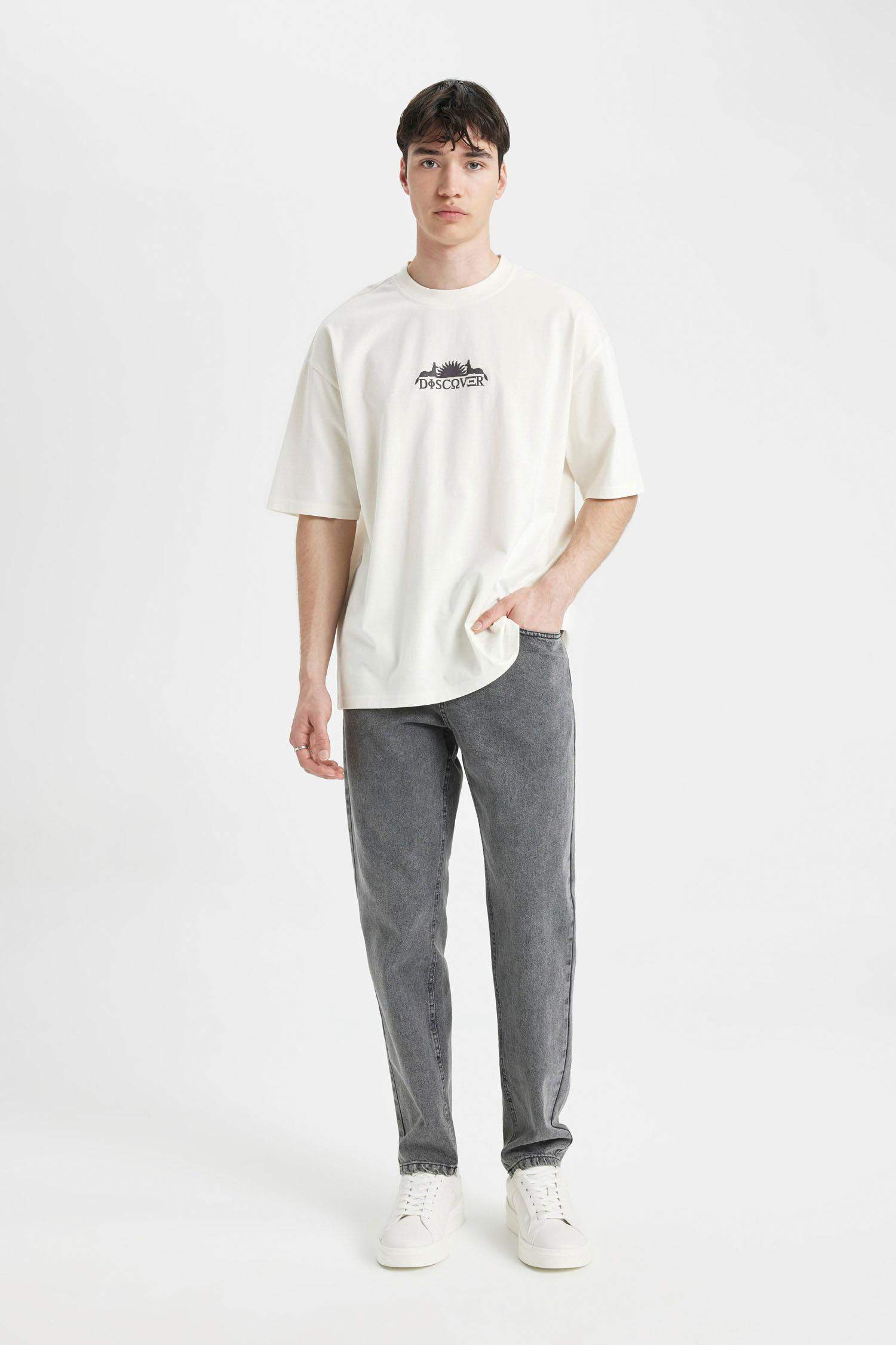 Regular Tapered Fit Normal Mold Normal Waist Normal Leg Jeans