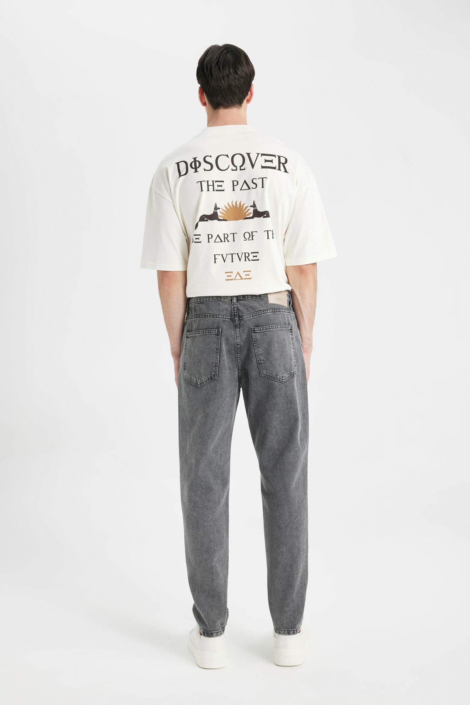 Regular Tapered Fit Normal Mold Normal Waist Normal Leg Jeans