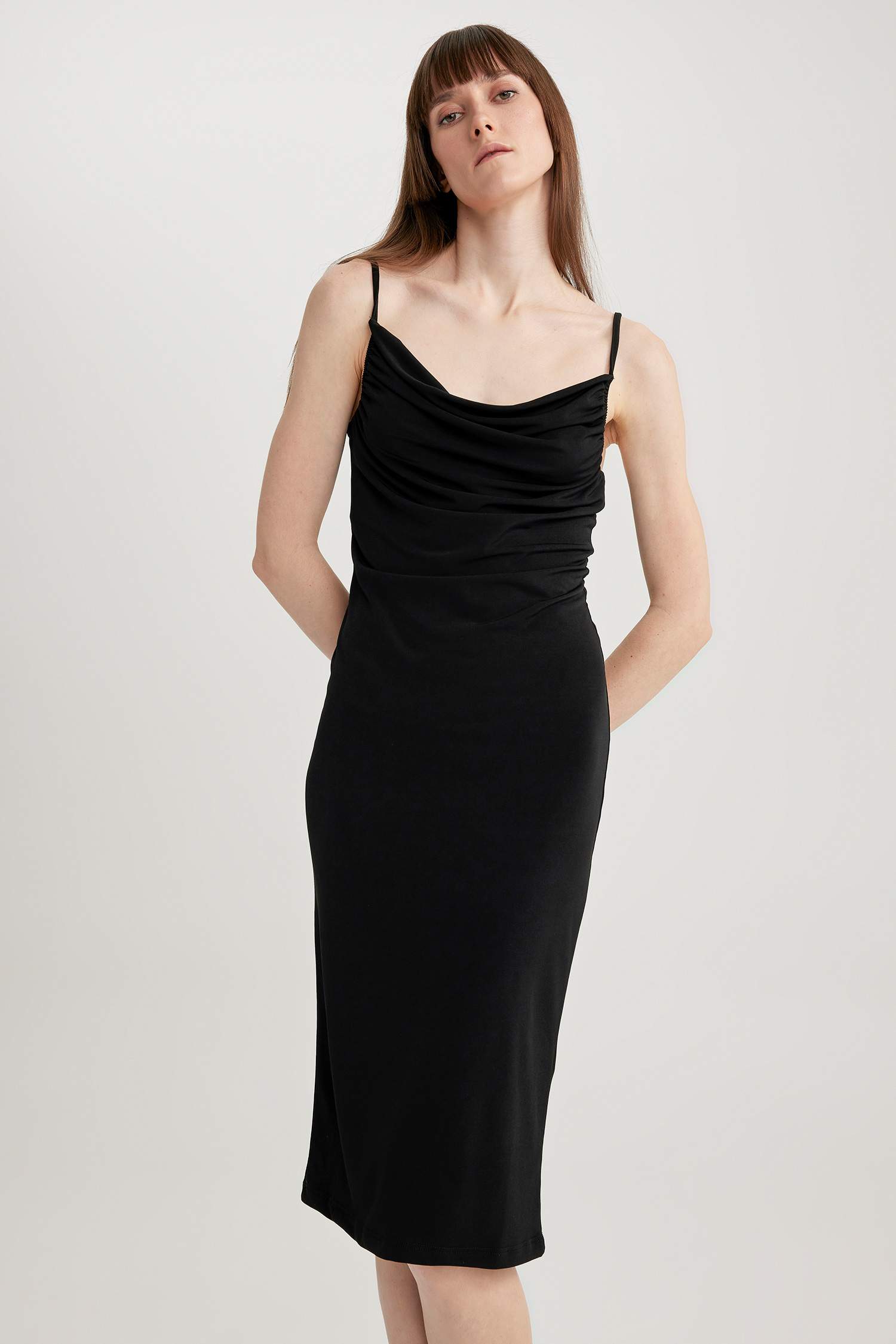 Платье миди с квадратным вырезом