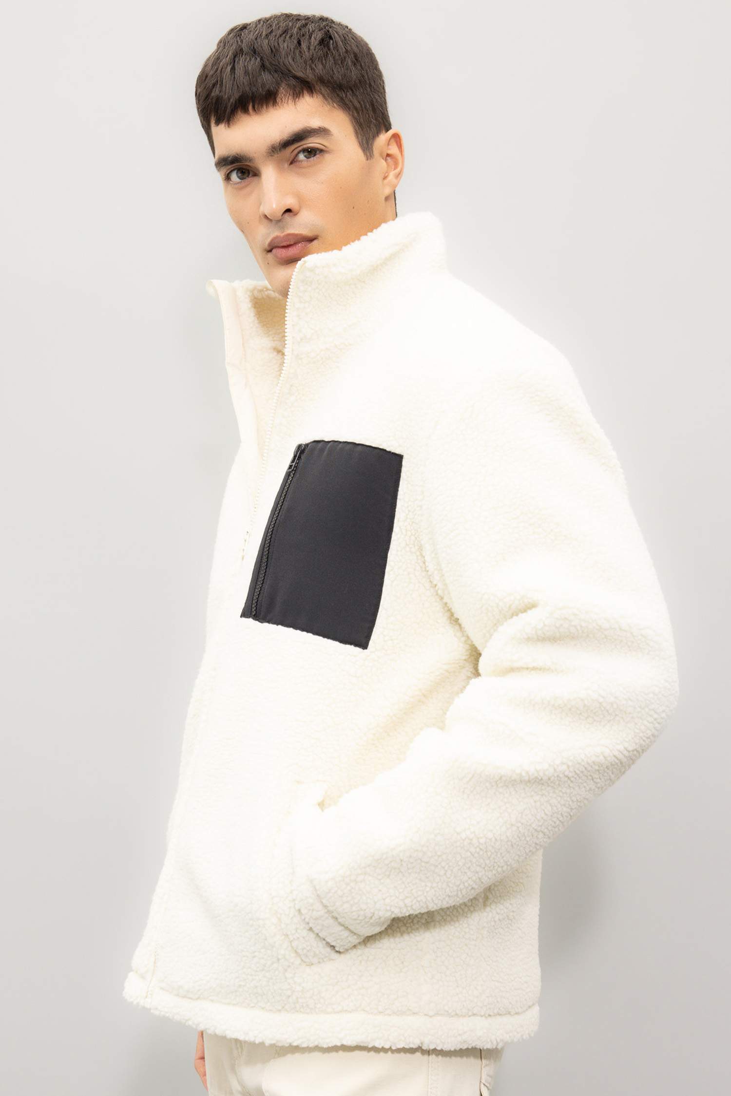 Slim Fit Dar Kesim Dik Yaka Fermuarlı Cepli Pelüş Mont