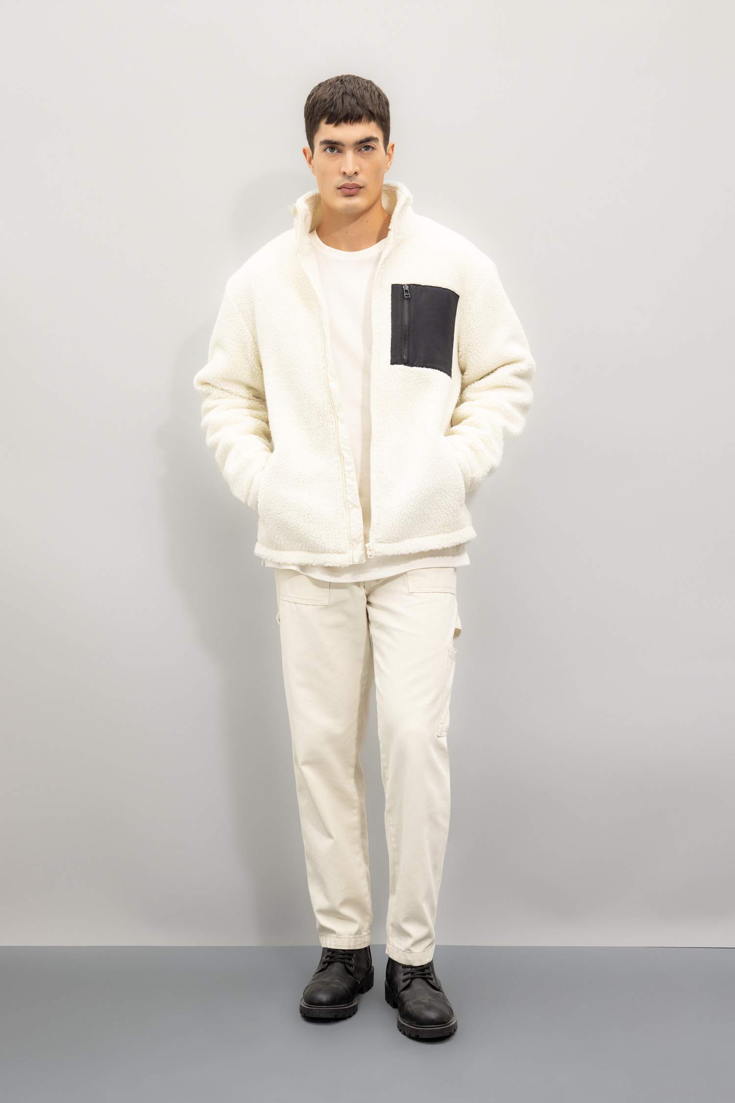 Slim Fit Dar Kesim Dik Yaka Fermuarlı Cepli Pelüş Mont