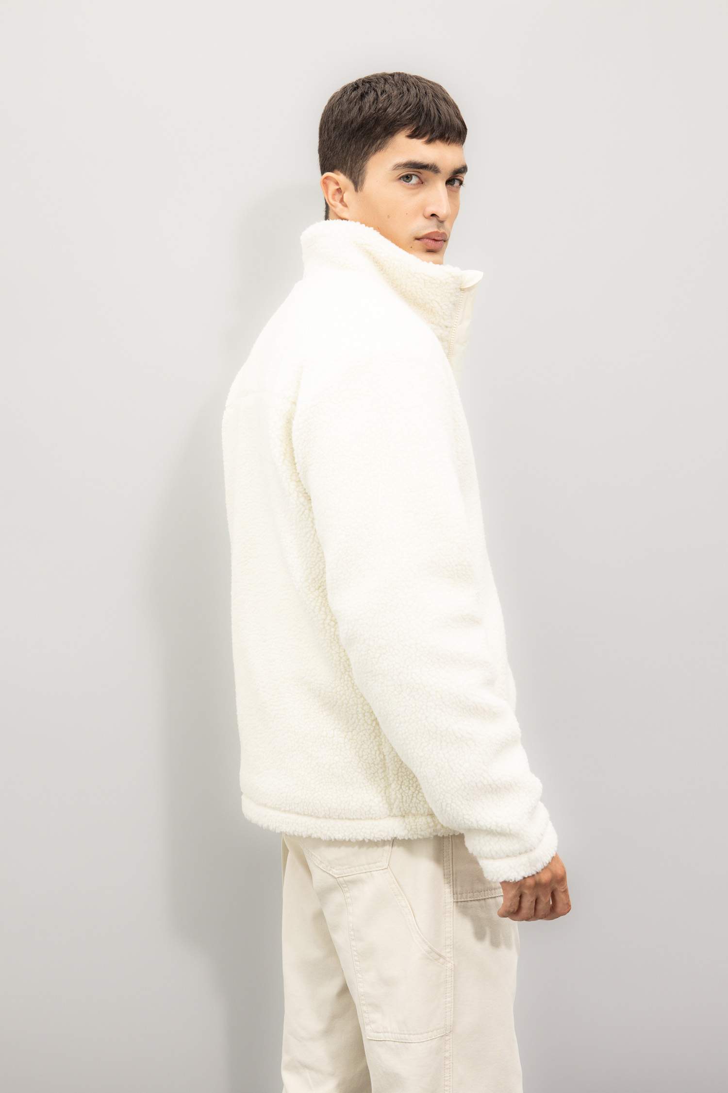 Slim Fit Dar Kesim Dik Yaka Fermuarlı Cepli Pelüş Mont