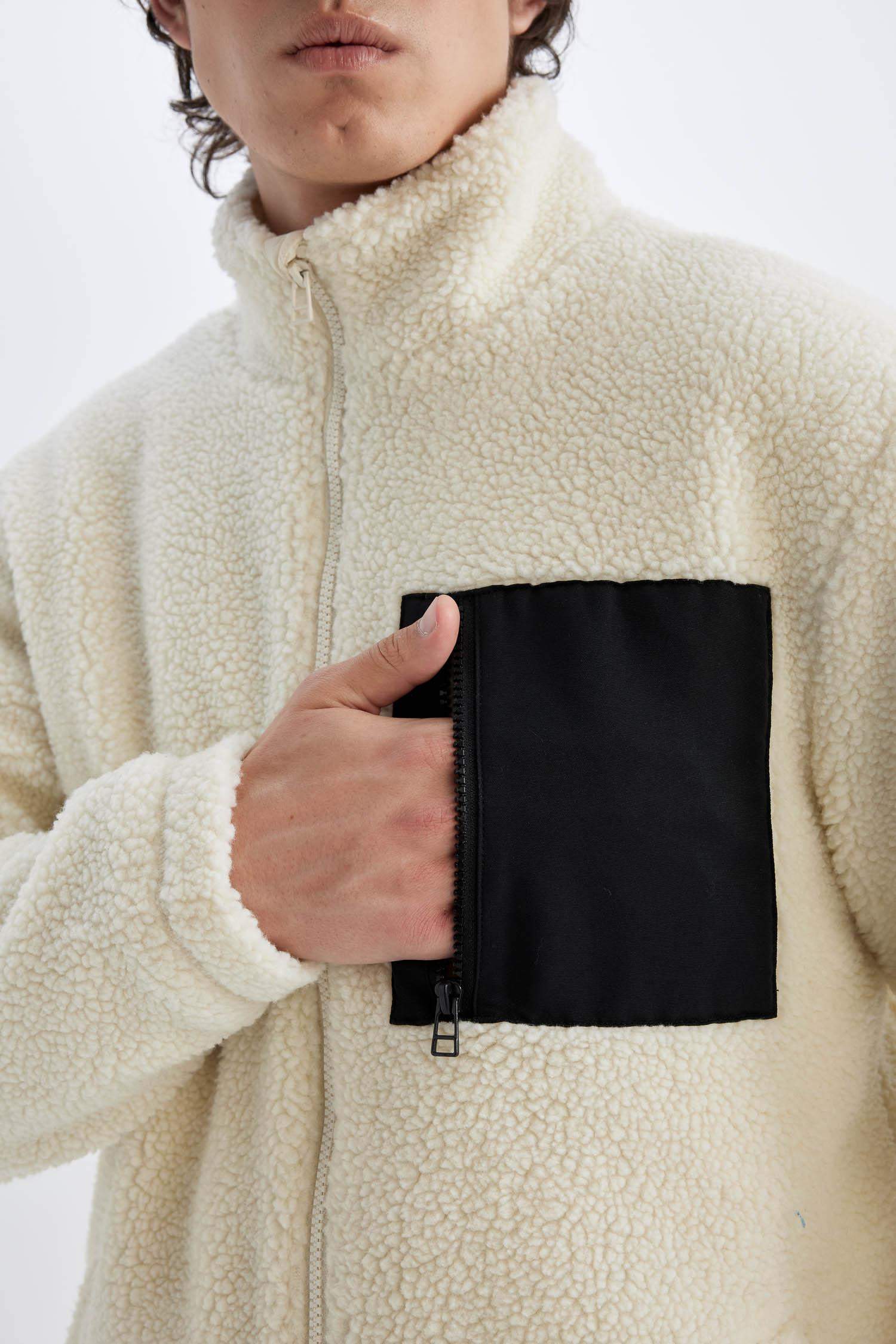 Slim Fit Dar Kesim Dik Yaka Fermuarlı Cepli Pelüş Mont