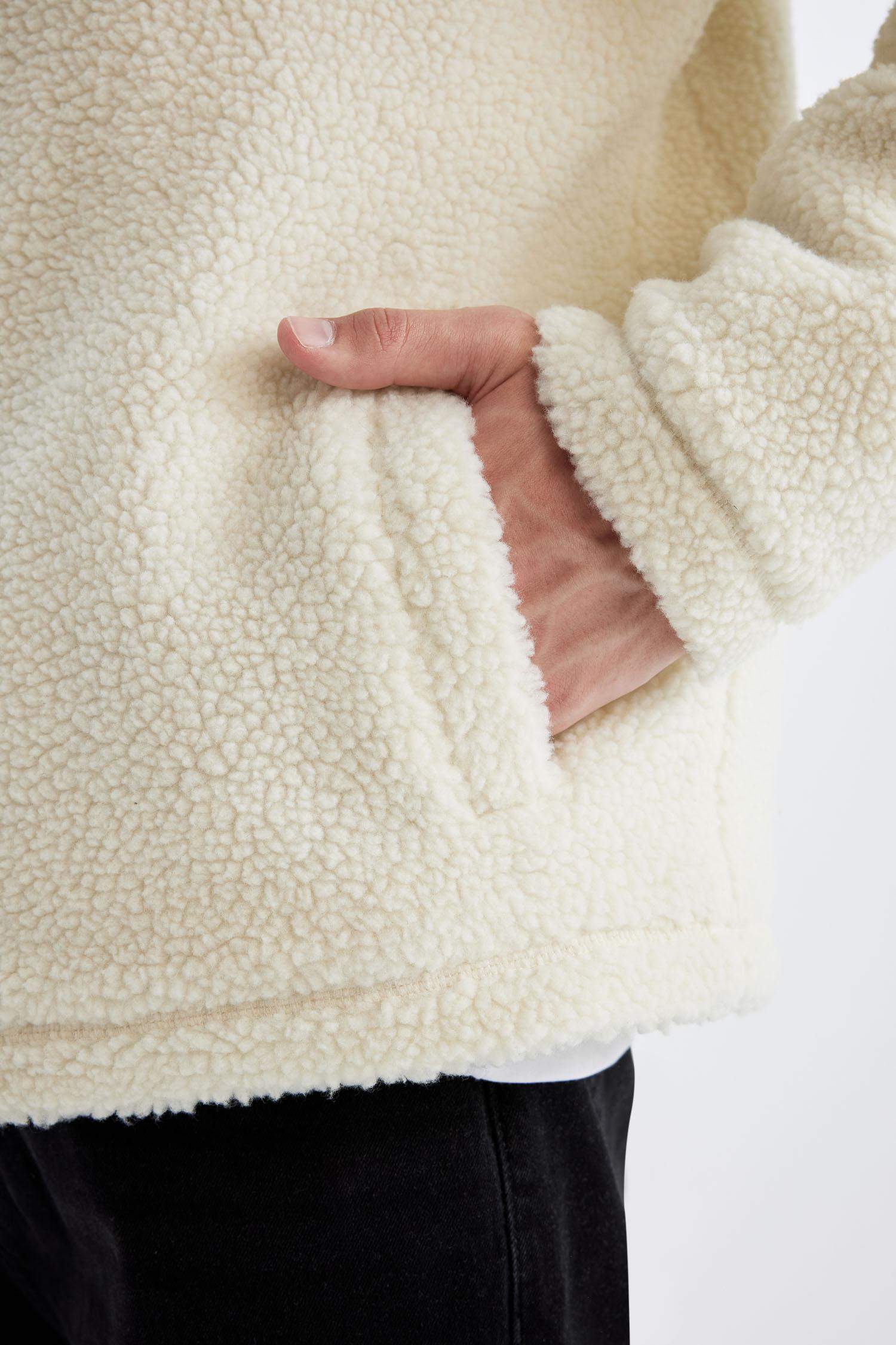 Slim Fit Dar Kesim Dik Yaka Fermuarlı Cepli Pelüş Mont