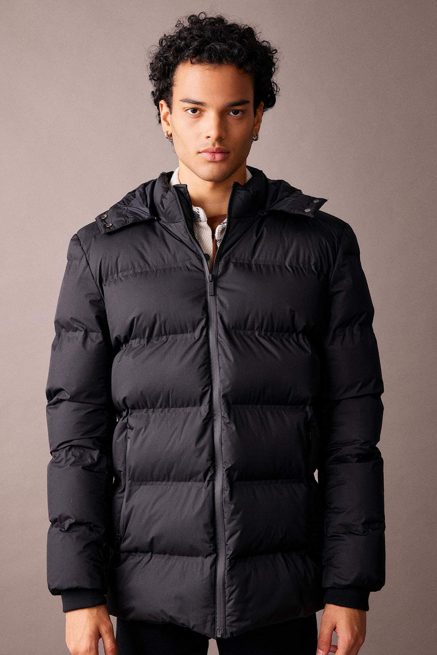 قمصلة نفخ سليم فيت بغطاء للرأس مبطن