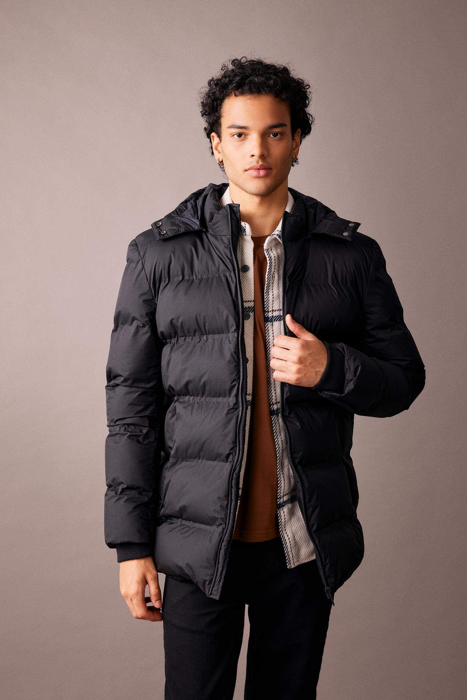 قمصلة نفخ سليم فيت بغطاء للرأس مبطن