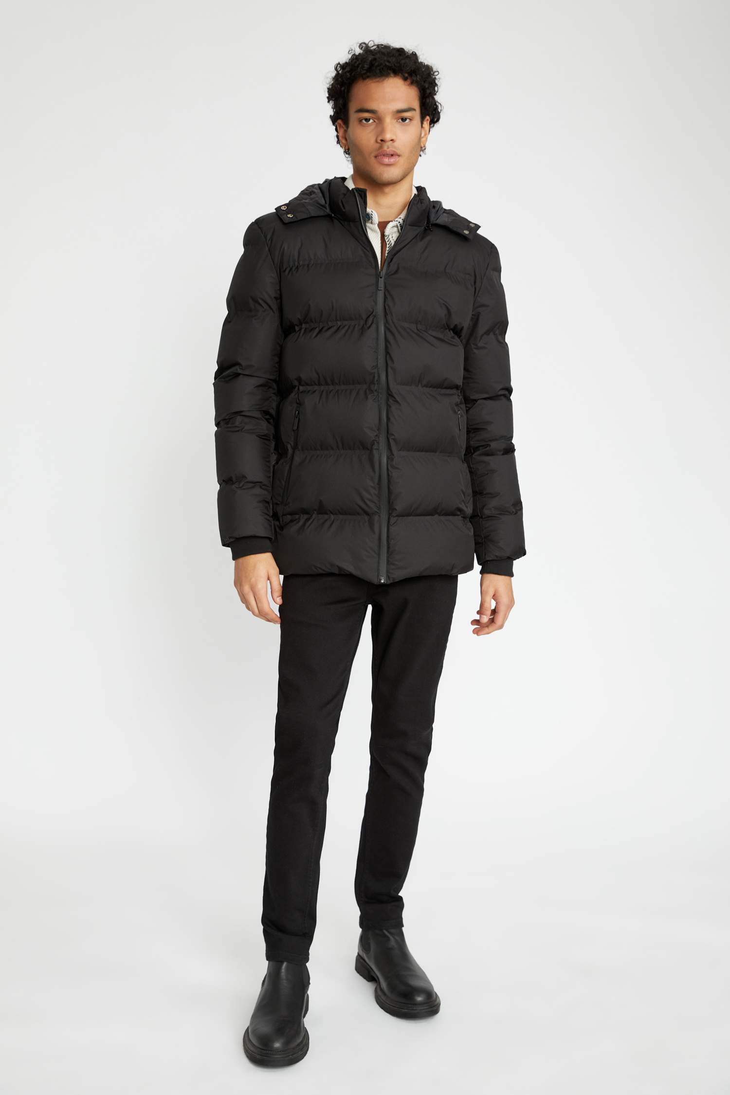 قمصلة نفخ سليم فيت بغطاء للرأس مبطن