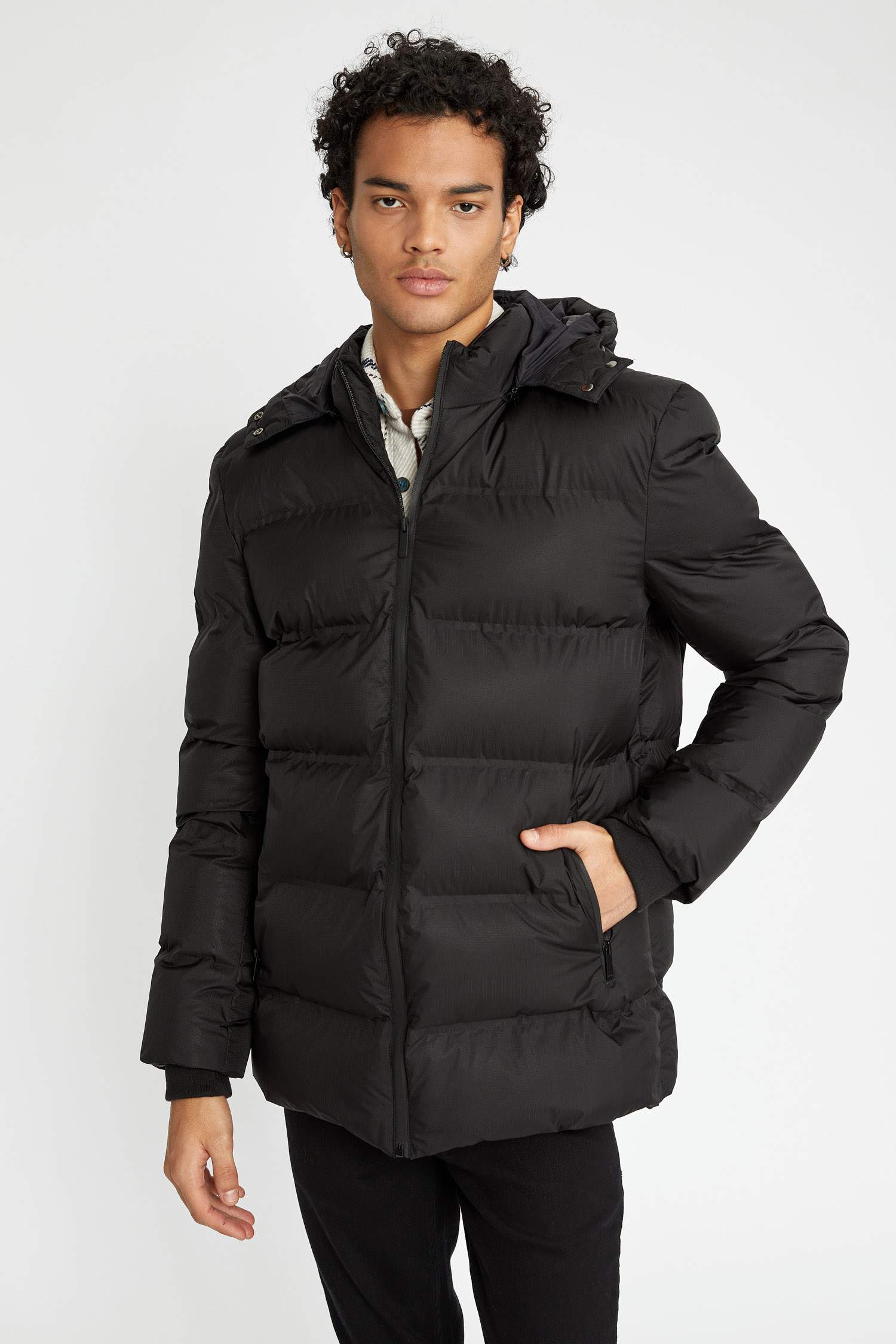 قمصلة نفخ سليم فيت بغطاء للرأس مبطن