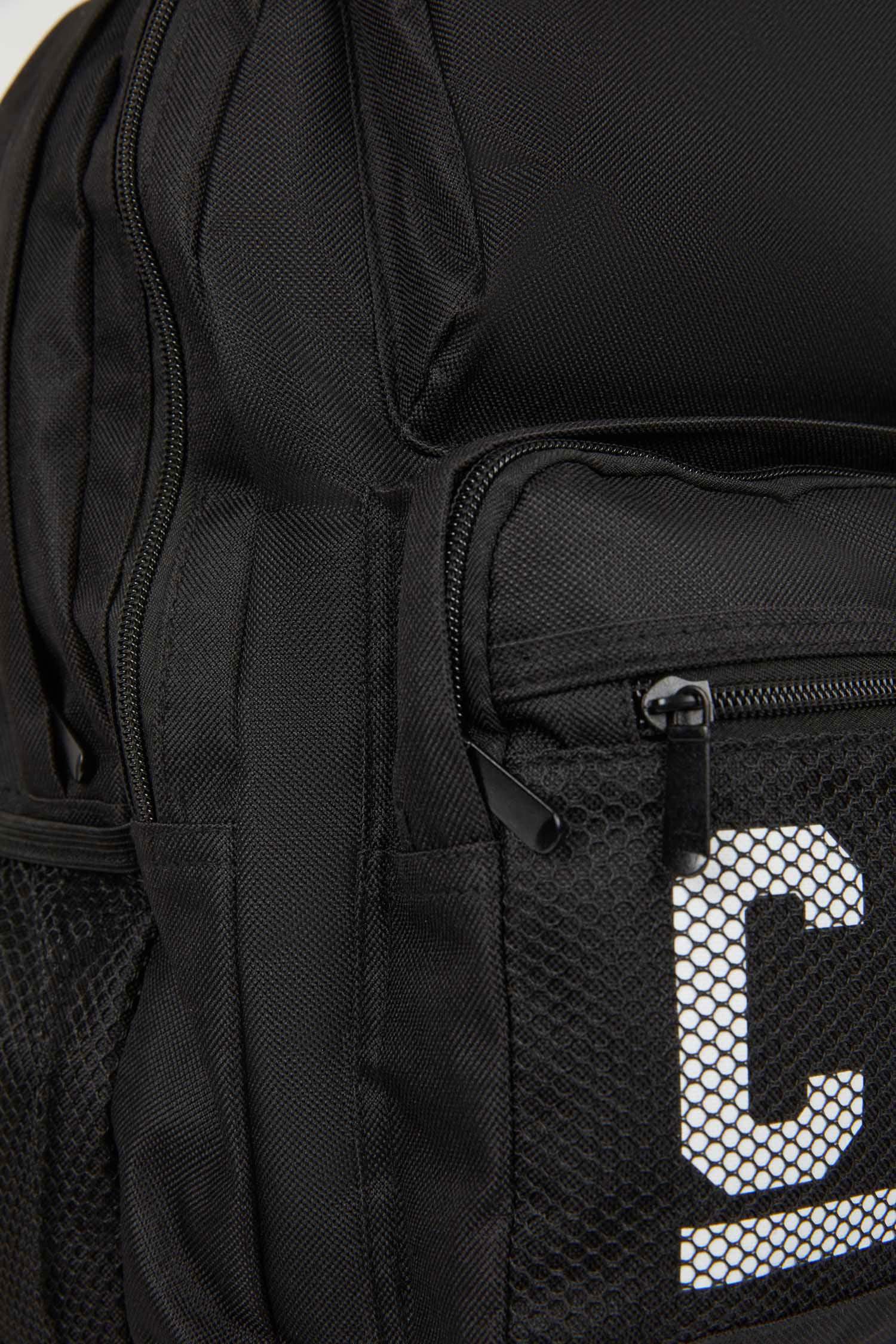 شنطة ظهر حريمي