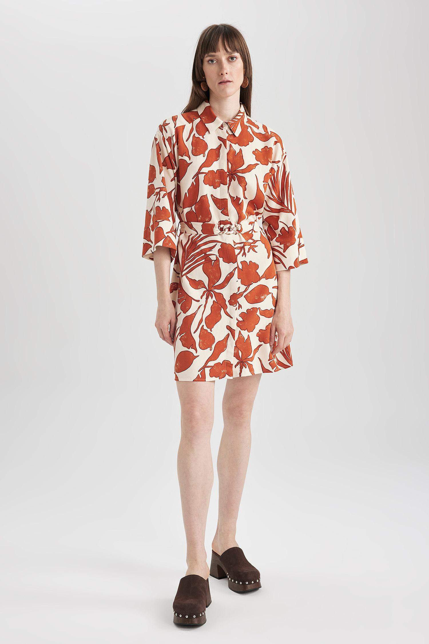 Платье мини с воротником с коротким рукавом