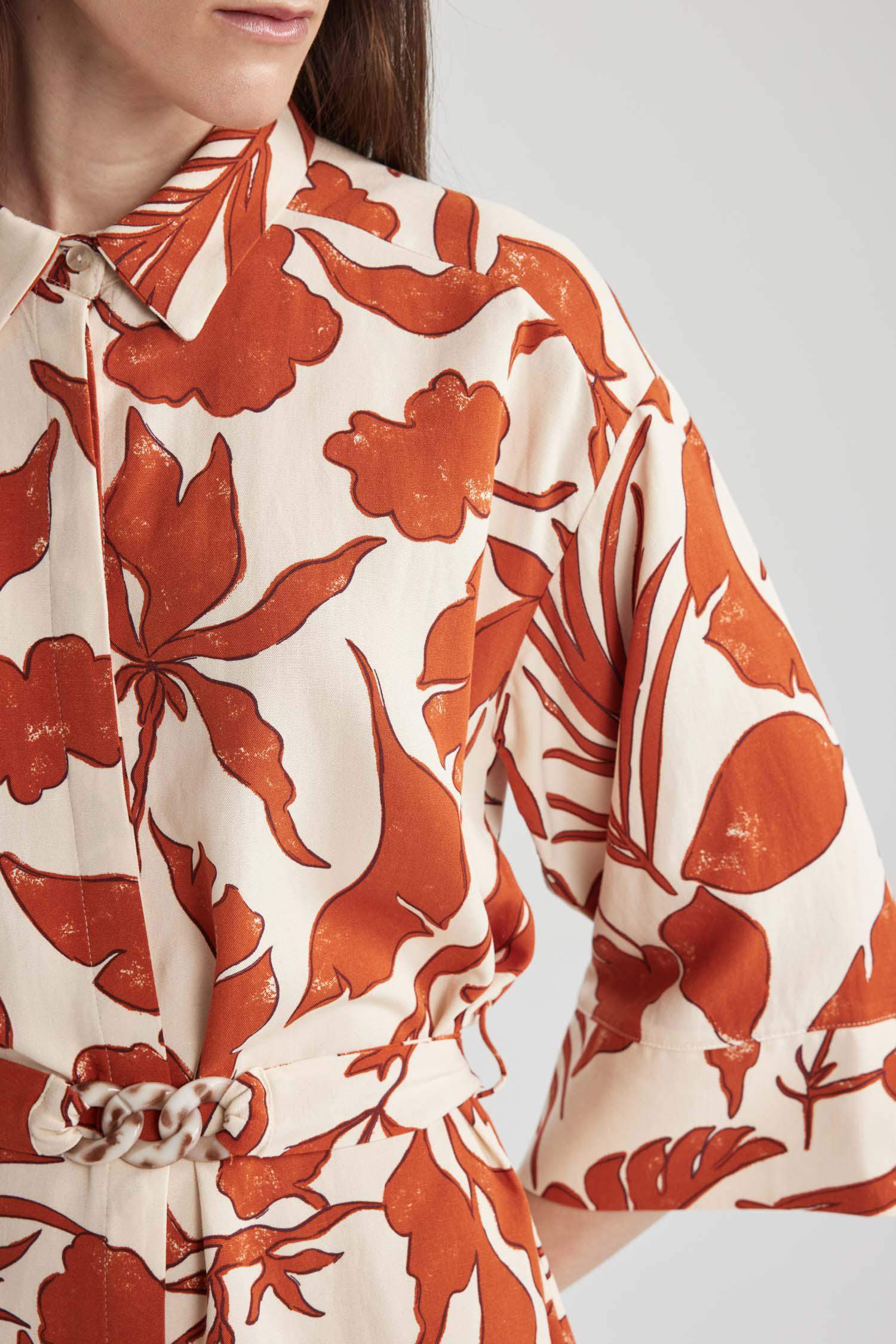 Платье мини с воротником с коротким рукавом