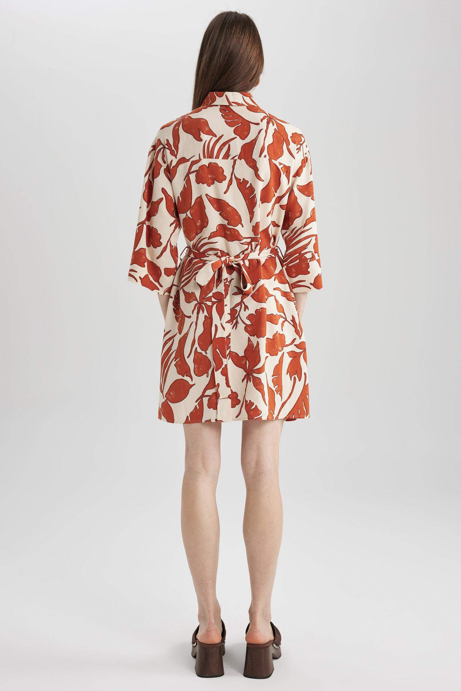 Платье мини с воротником с коротким рукавом