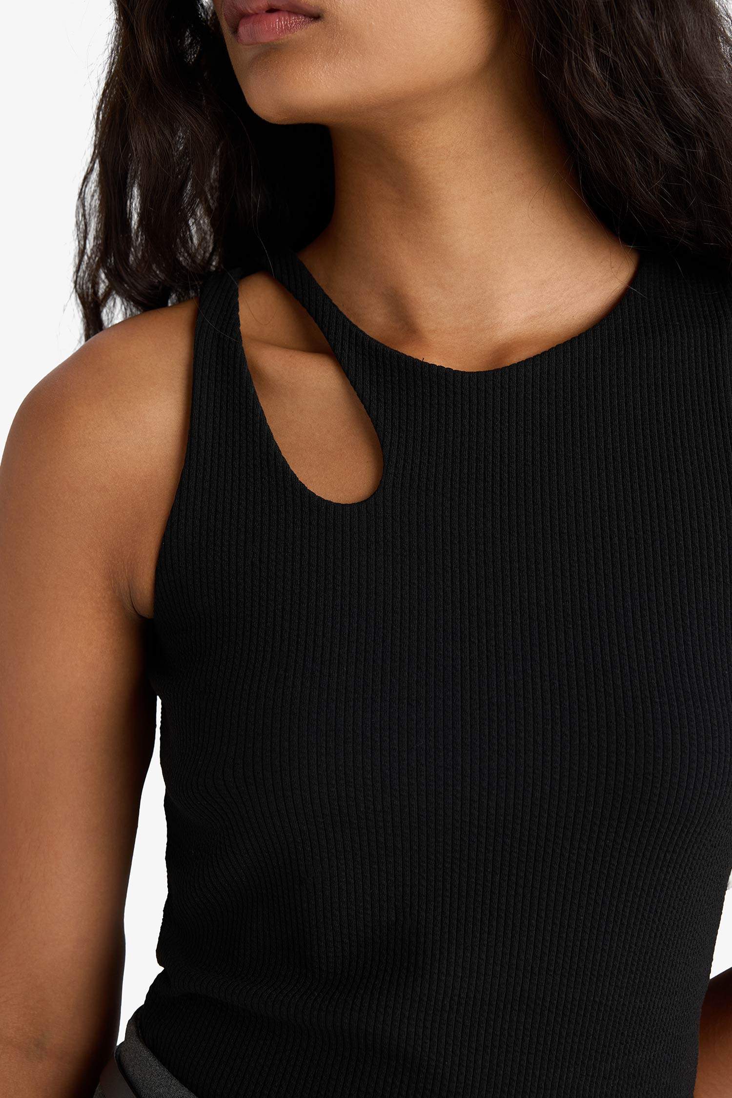 Slim Fit Dar Kesim Bisiklet Yaka Fitilli Kaşkorse Atlet